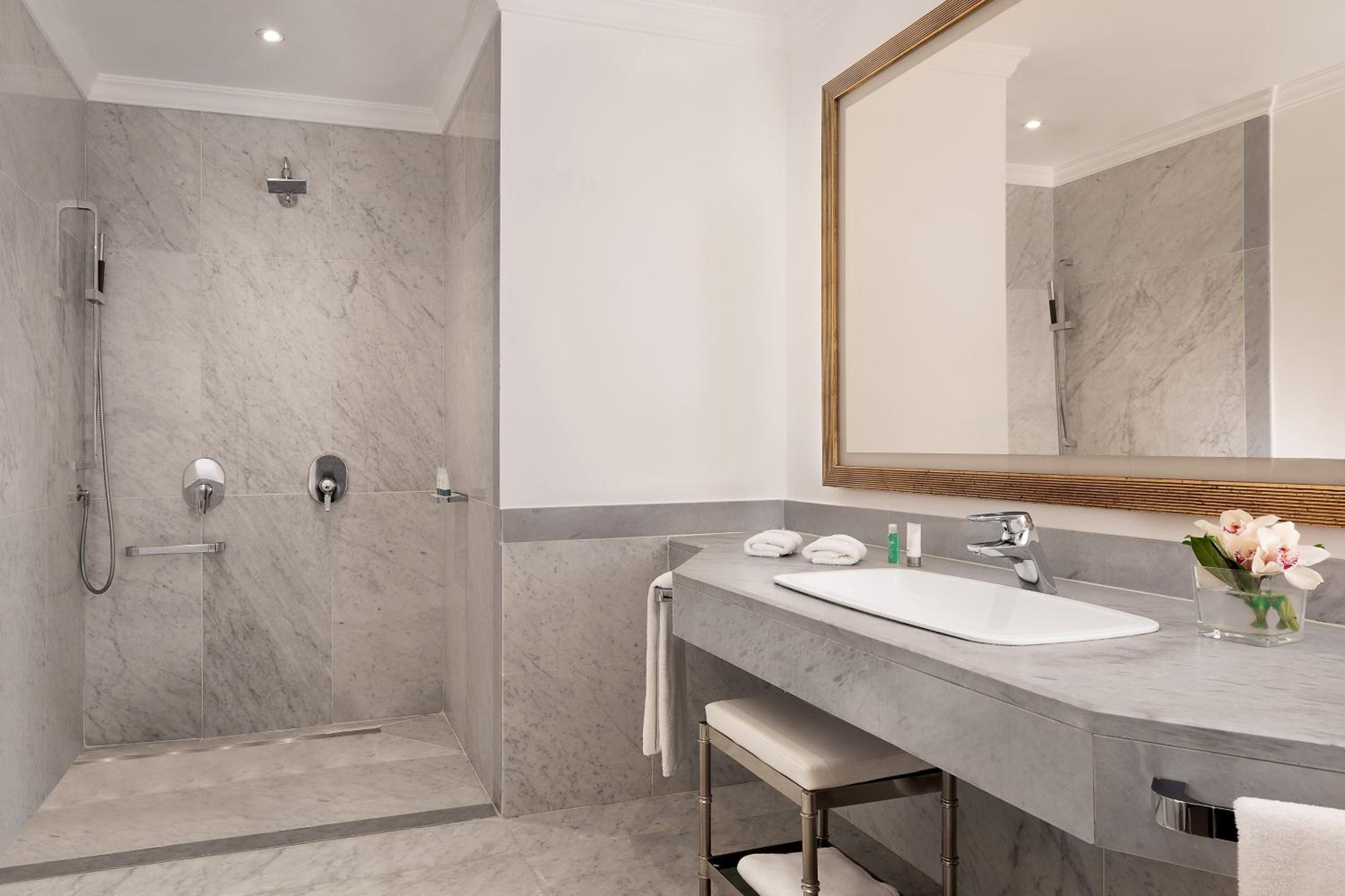Grand Deluxe Contemporary Doppelzimmer