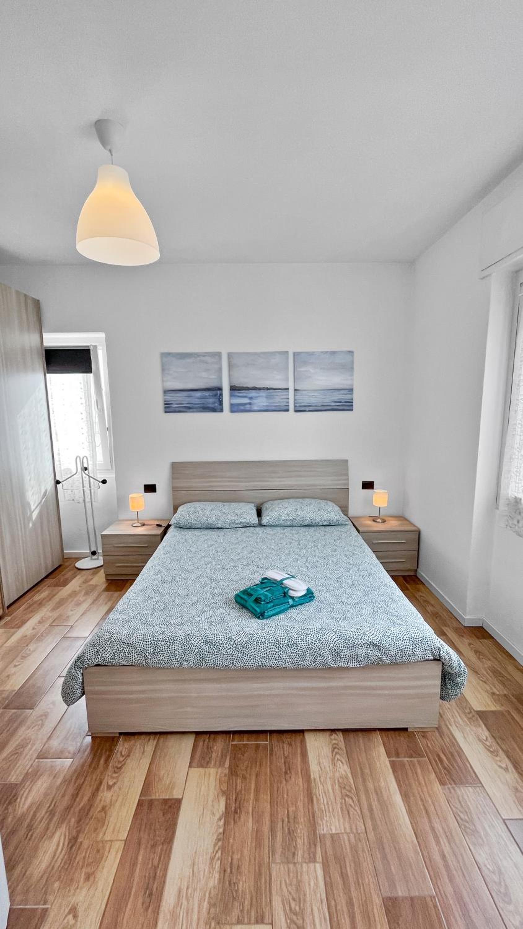 One-Bedroom Apartment photo 1