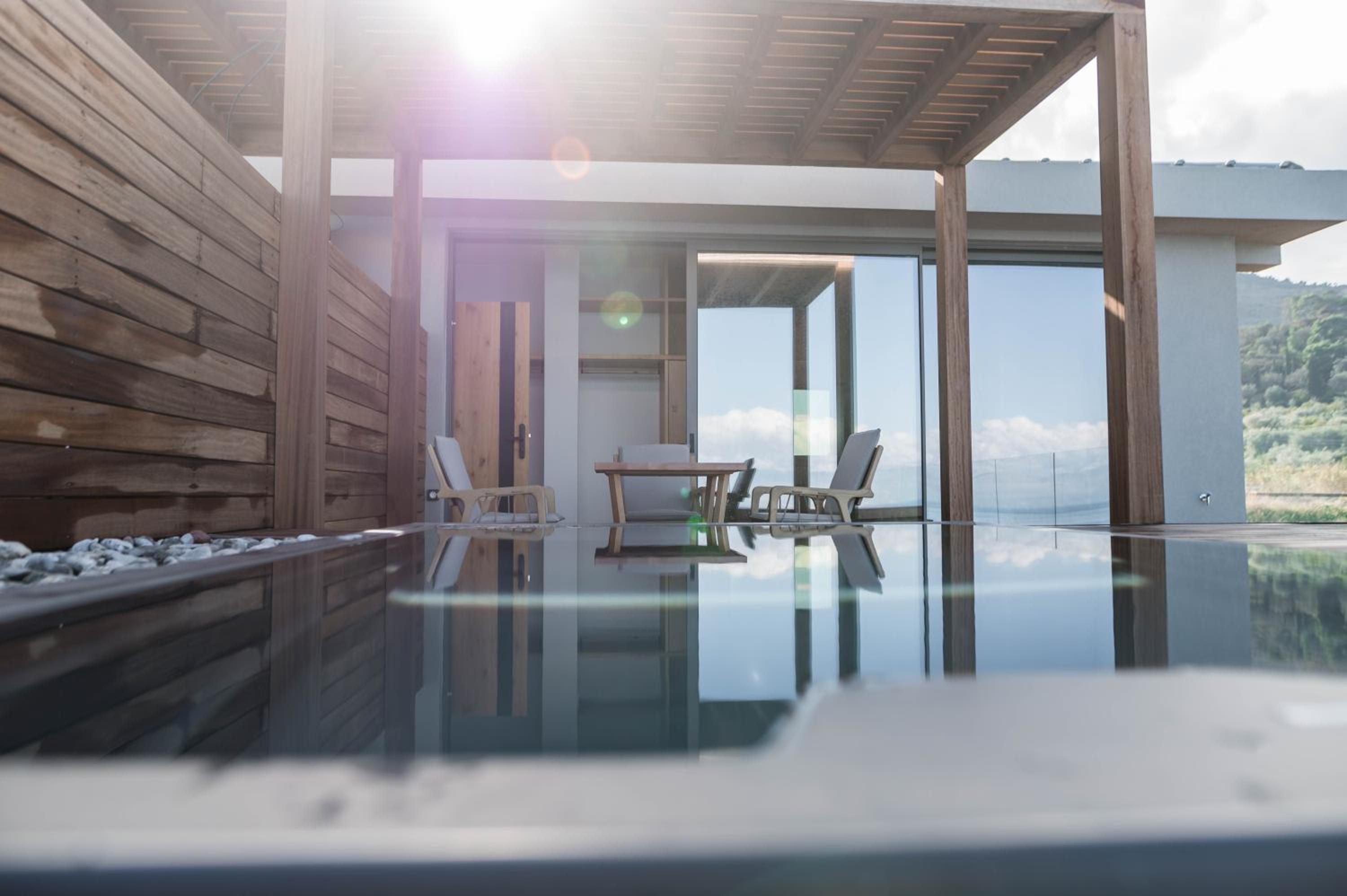 King Suite with Spa Bath - Photo 8