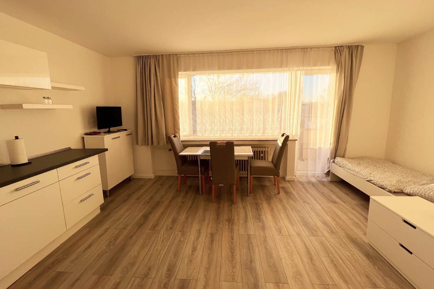 Apartment with Balcony photo 3