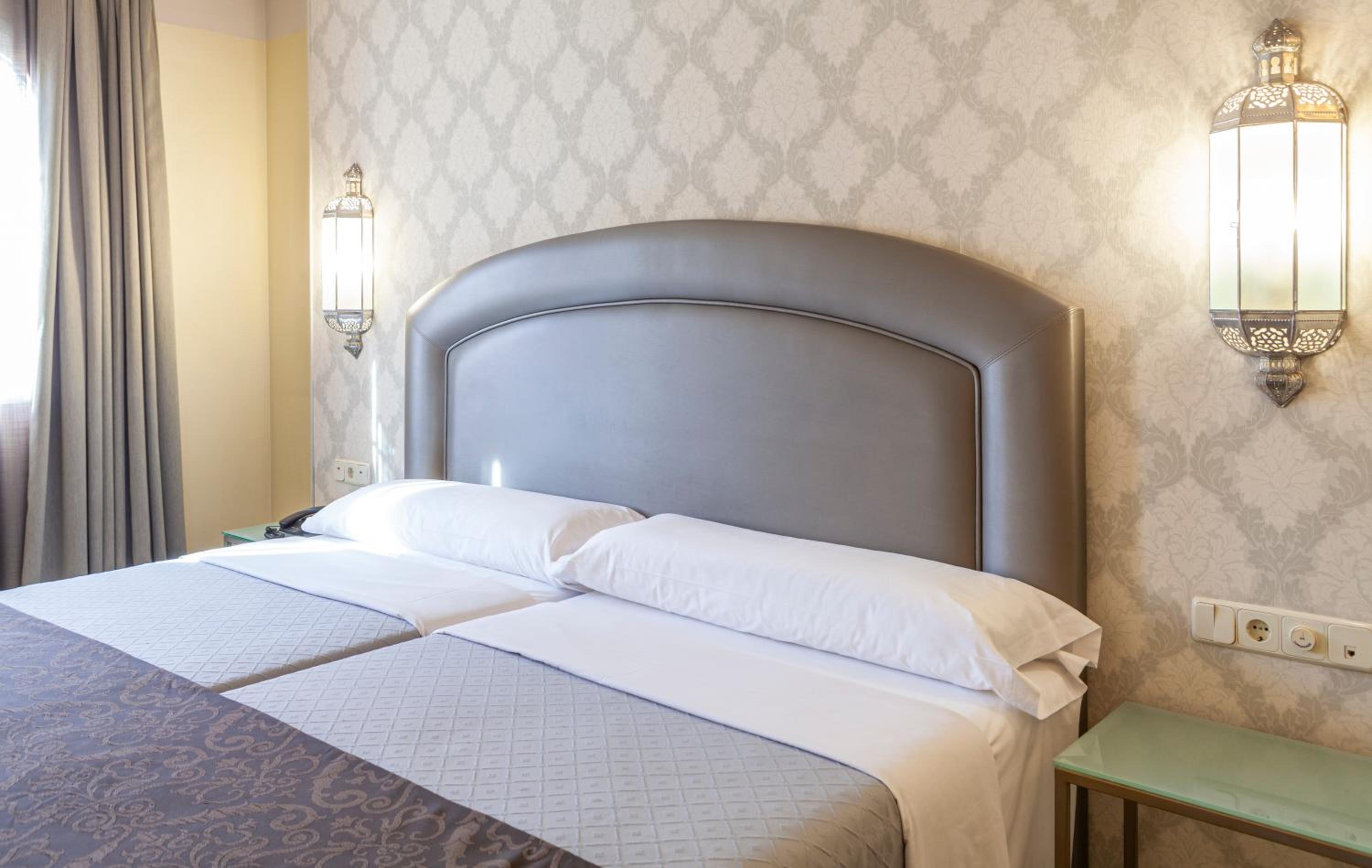 Double or Twin Room - Photo 5