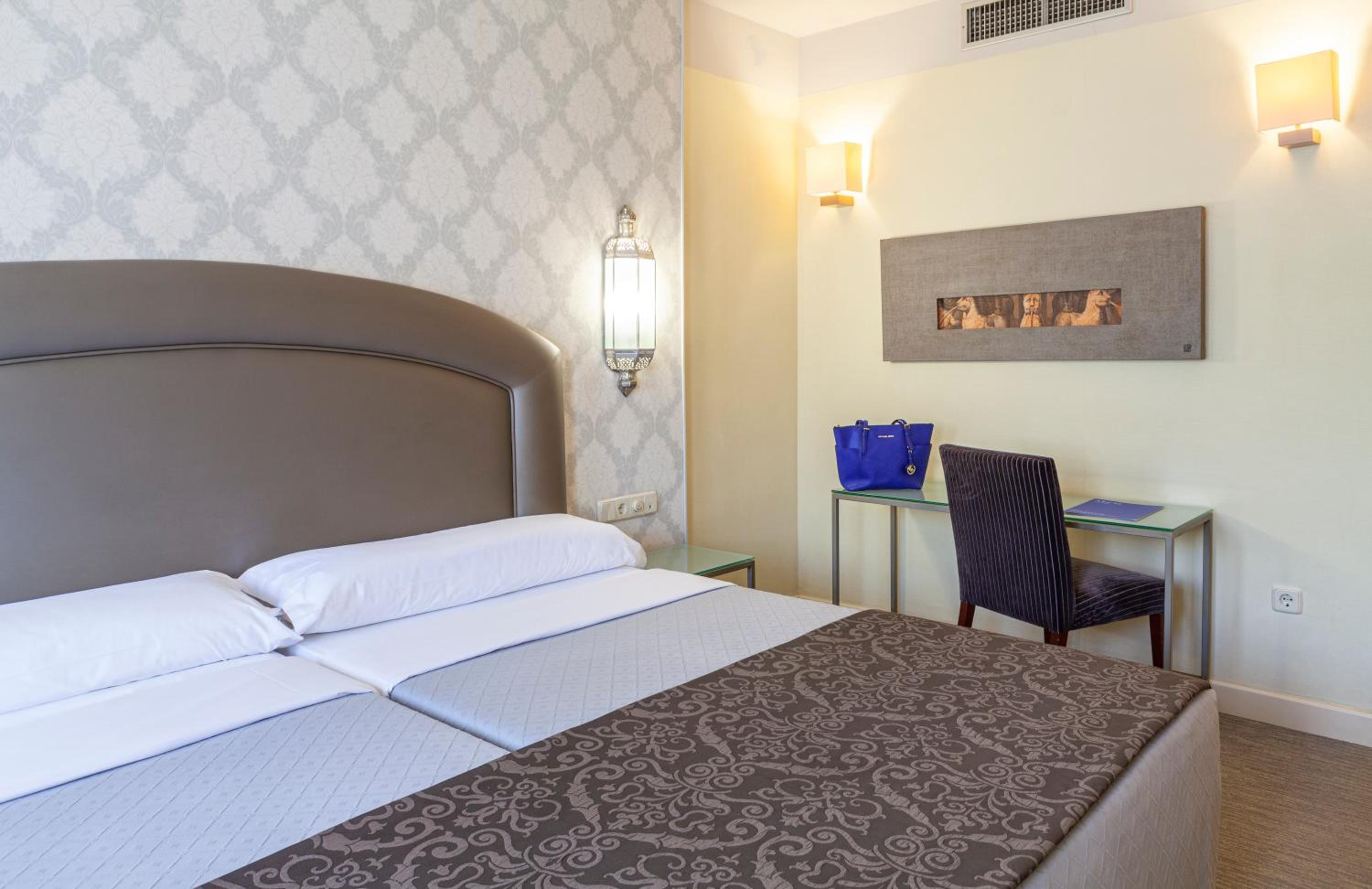 Double or Twin Room - Photo 9