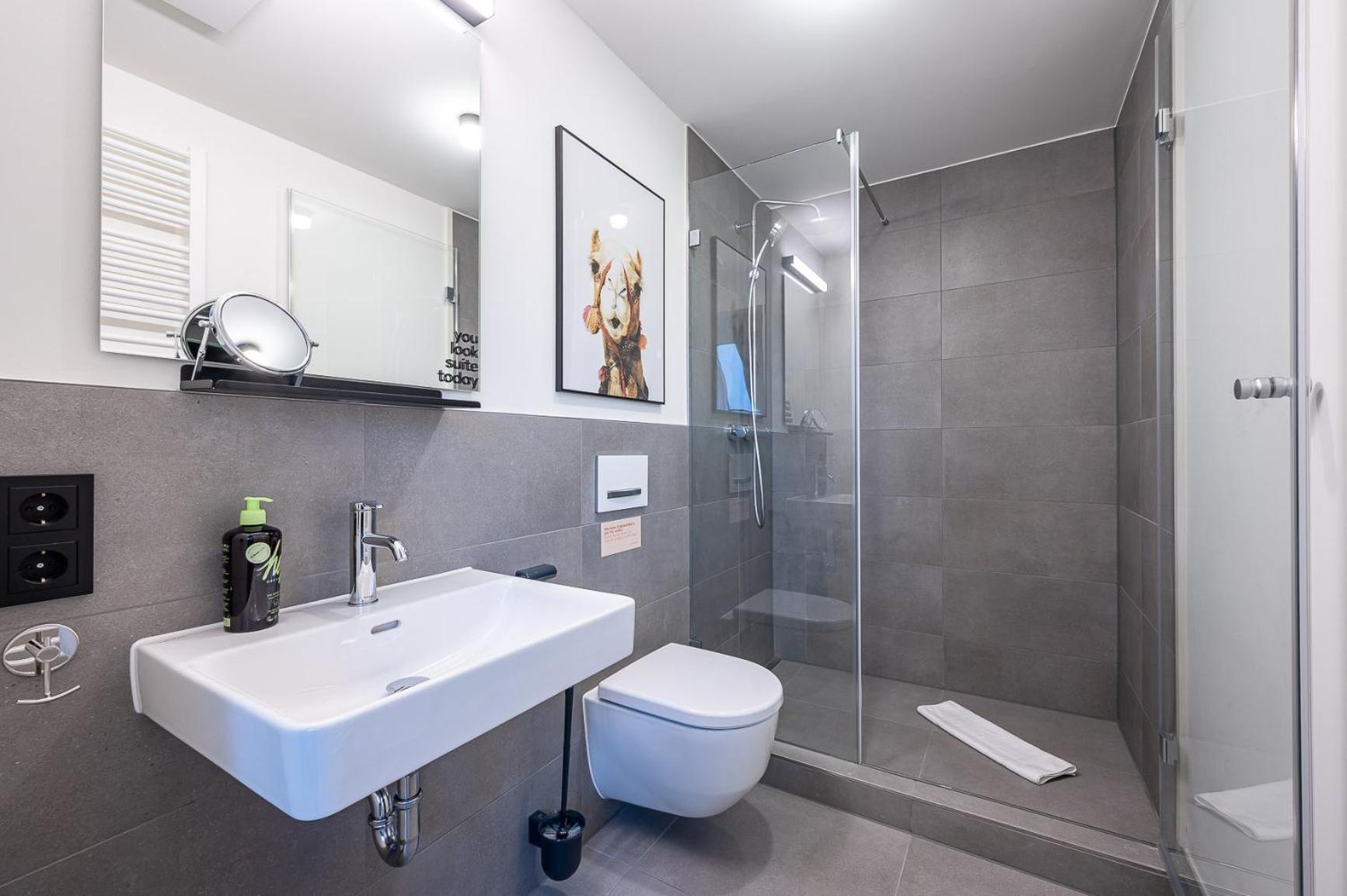 One-Bedroom Suite - Photo 2