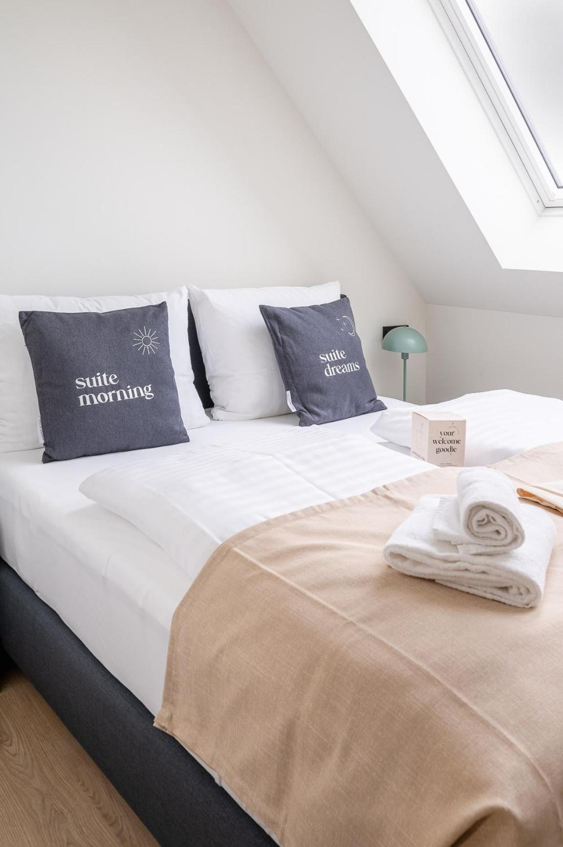 One-bedroom Suite with balcony - Photo 2