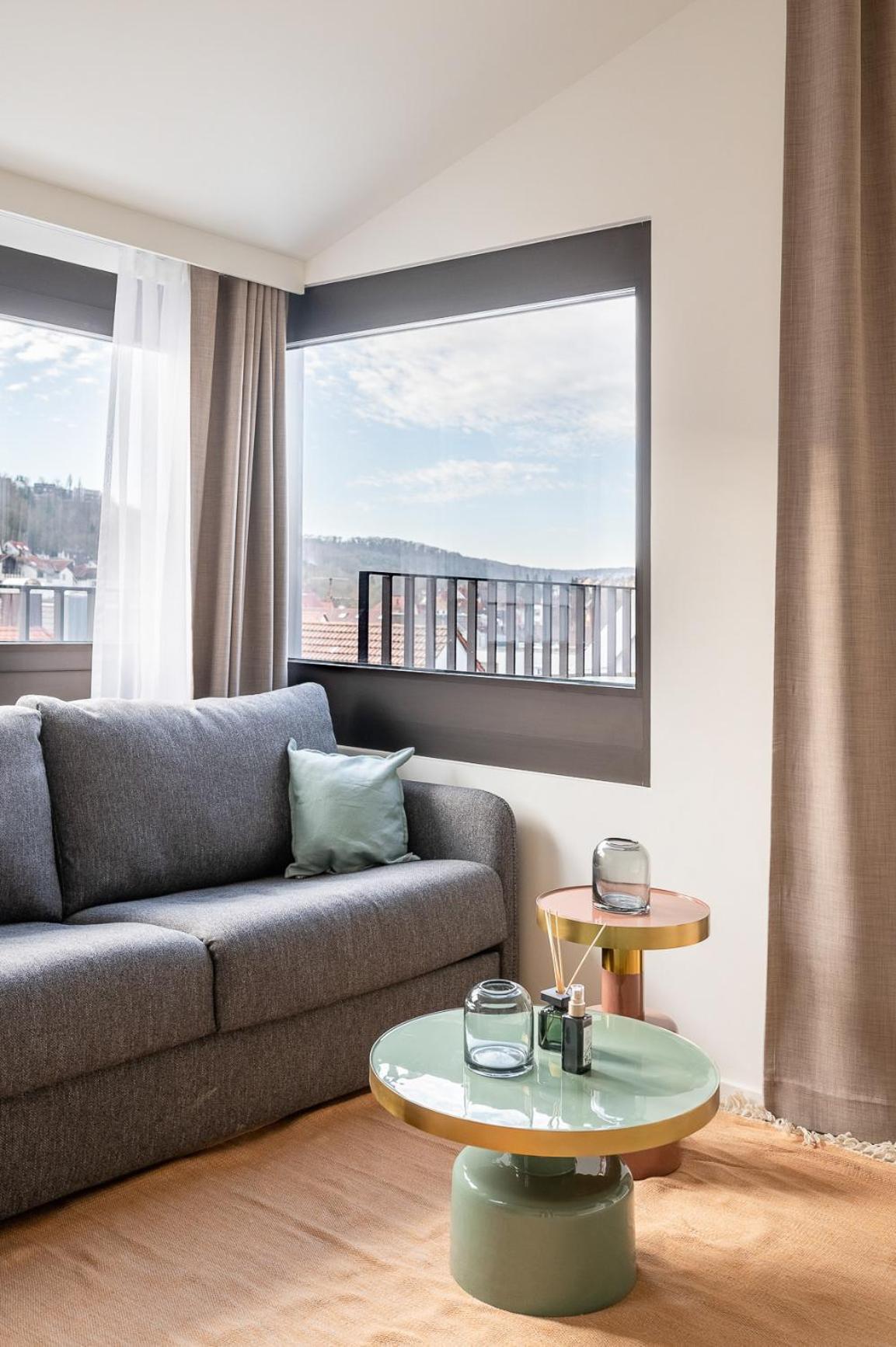 One-bedroom Suite with balcony - Photo 3