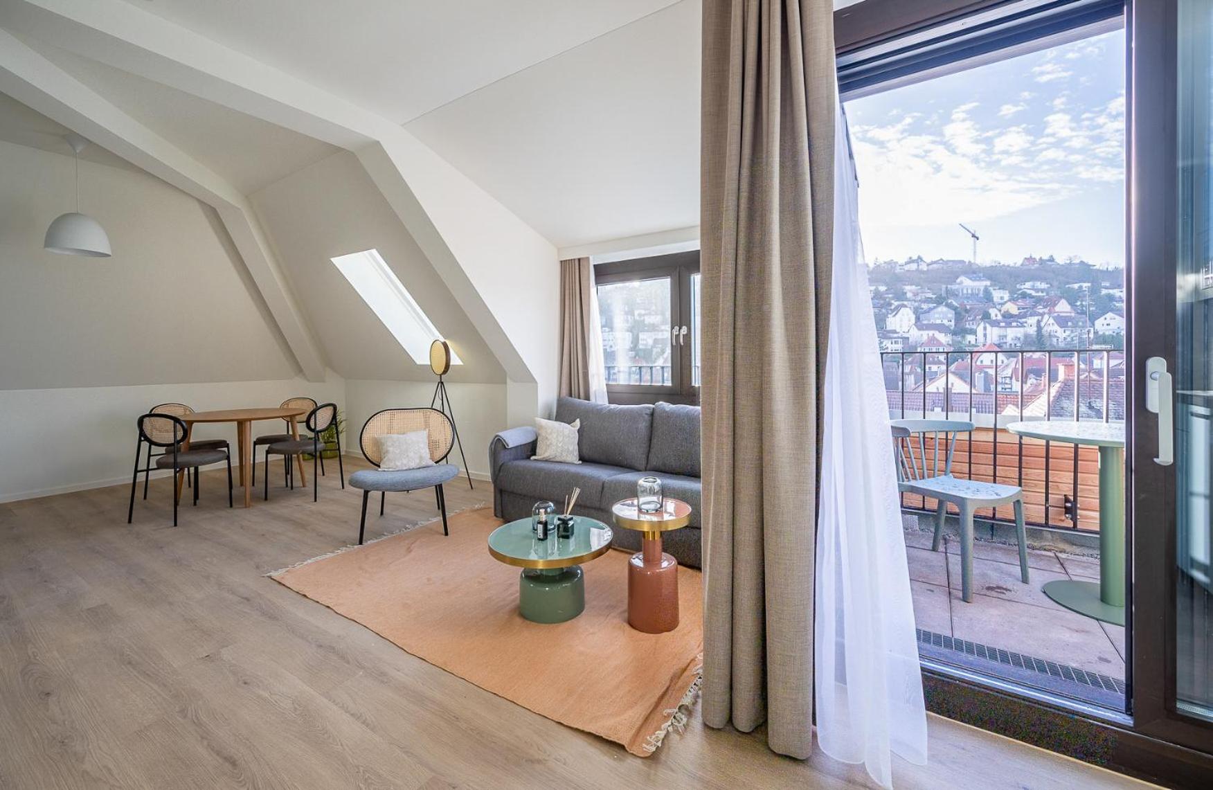 One-bedroom Suite with balcony - Photo 9