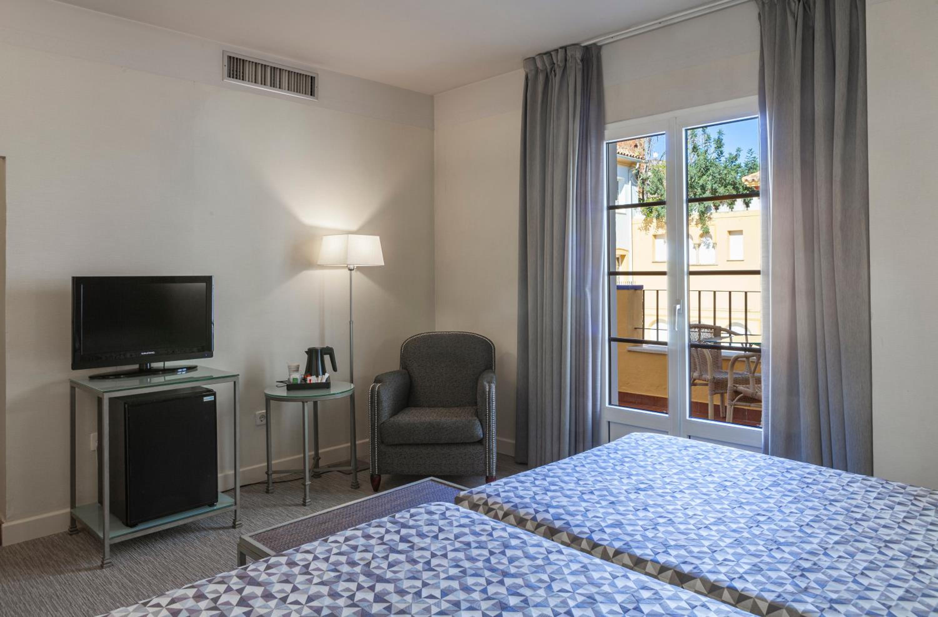 Twin Room with Terrace - Photo 2