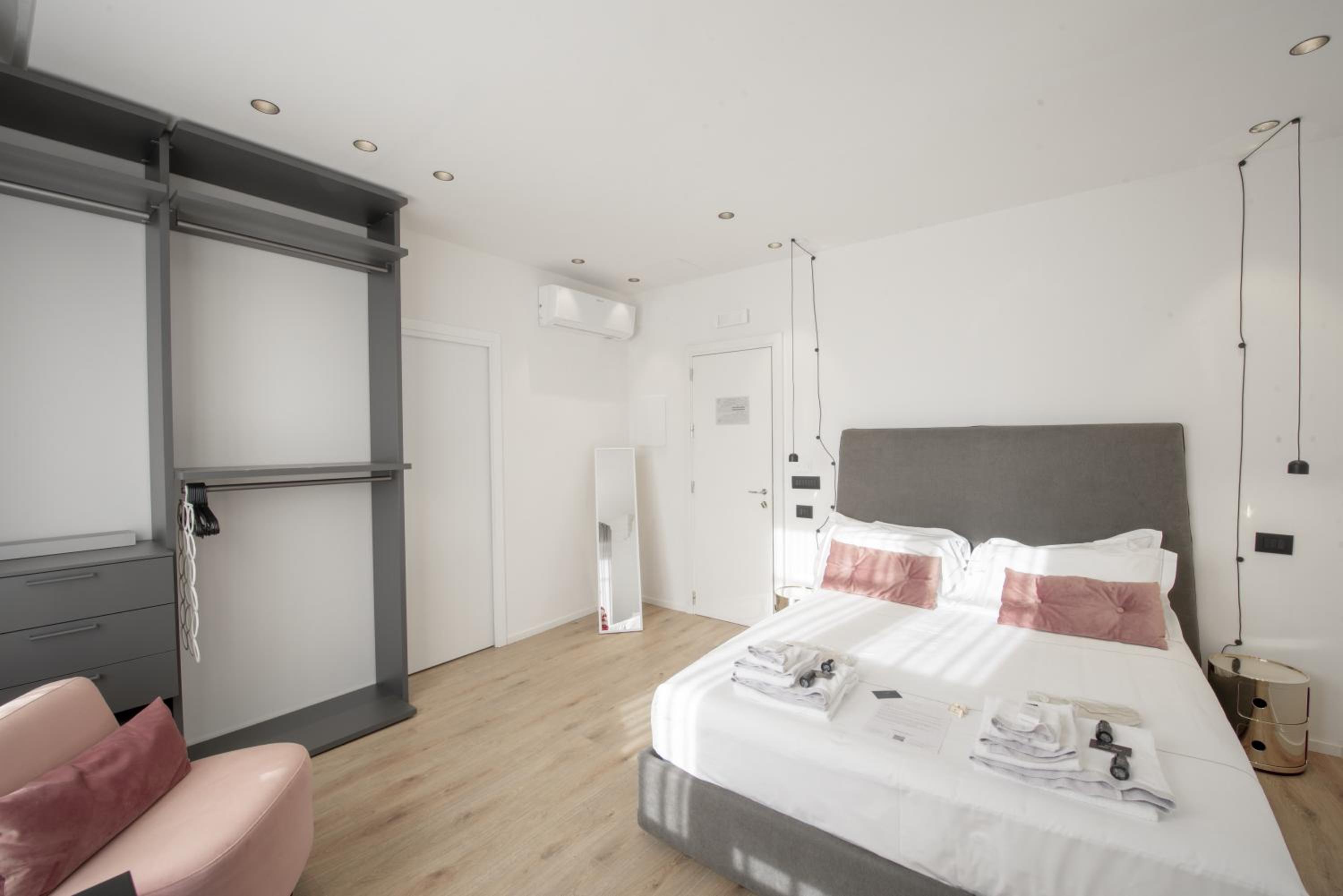 Deluxe Apartment photo 2