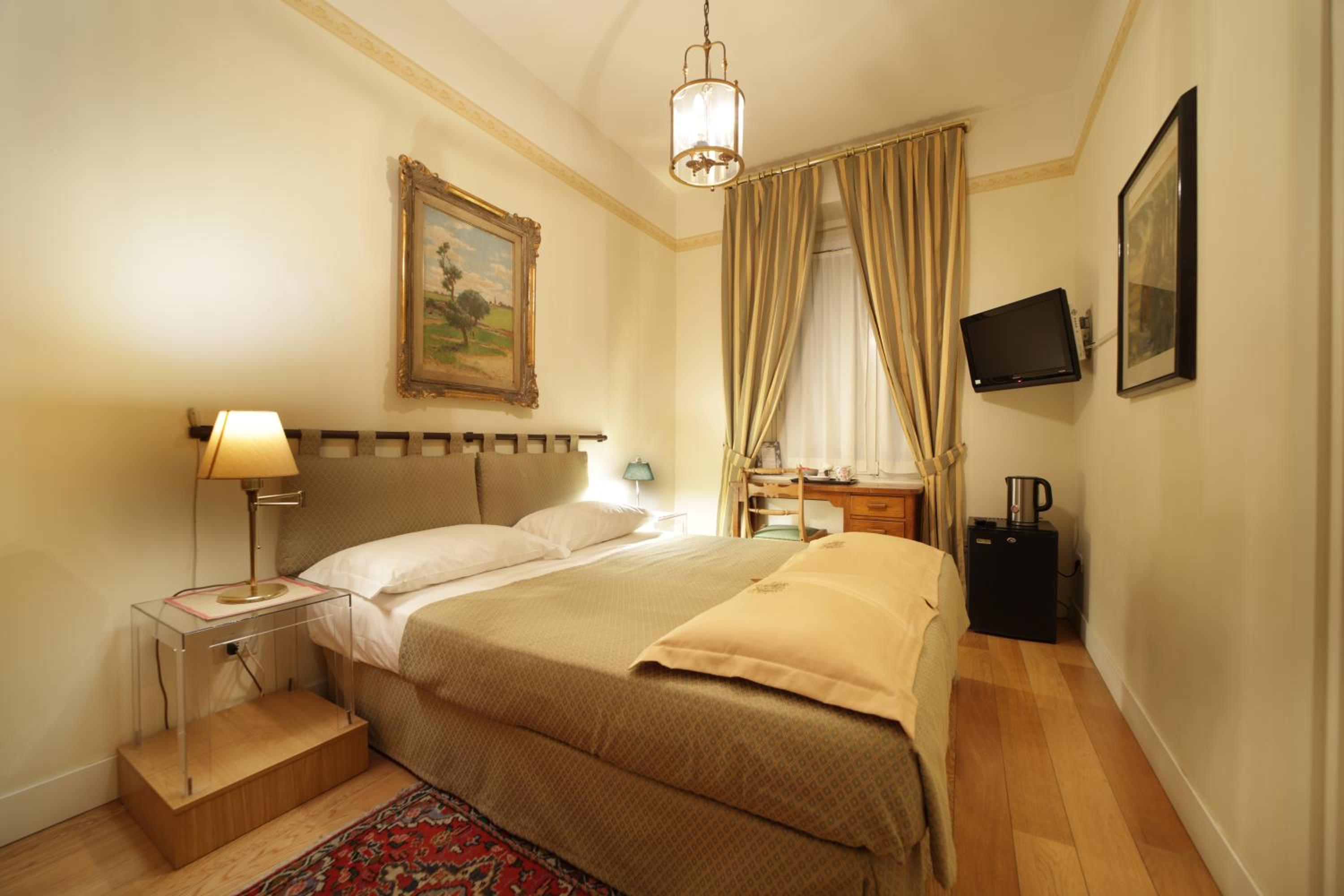 Double or Twin Room photo 3