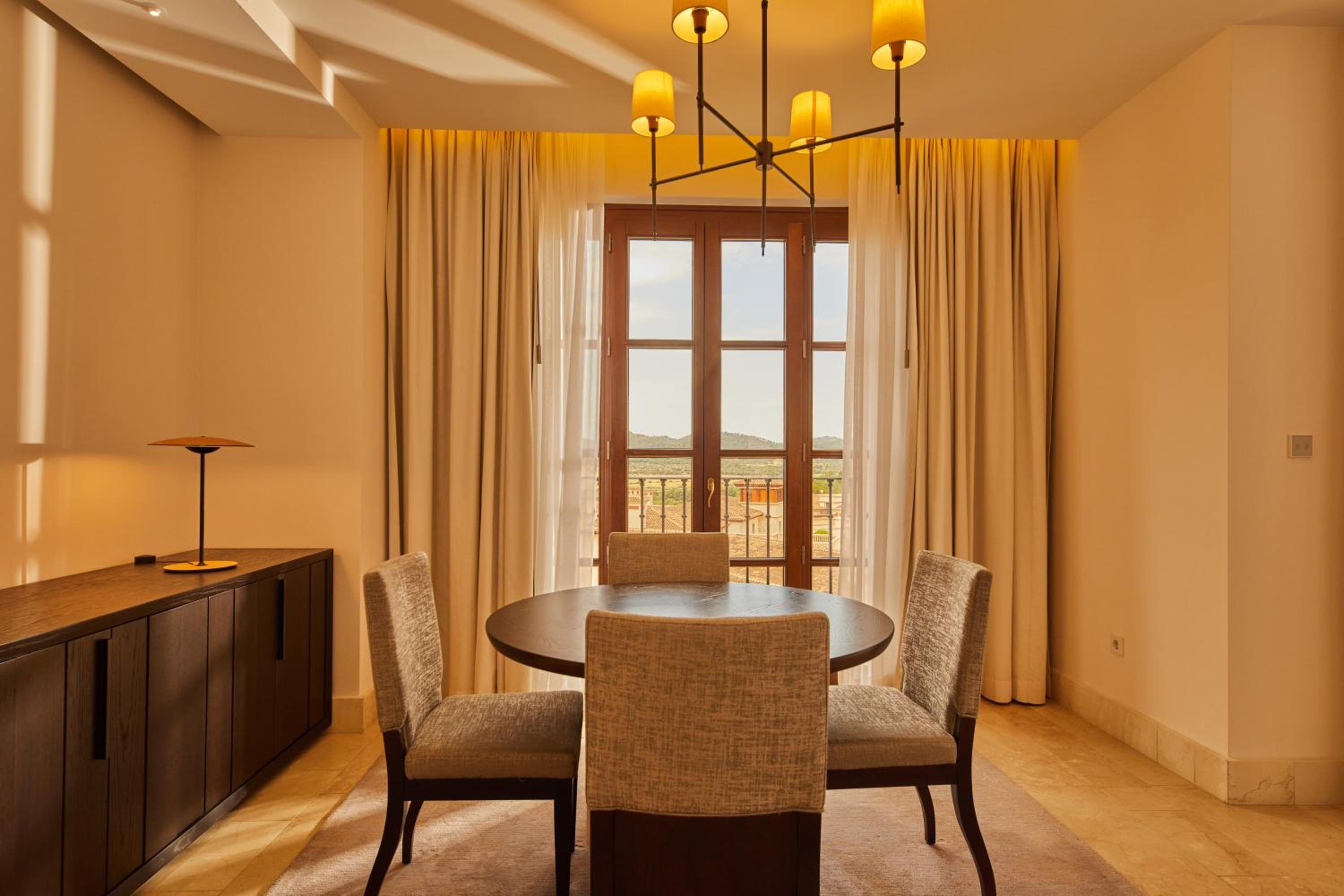 Grand Suite with View thumbnail 6