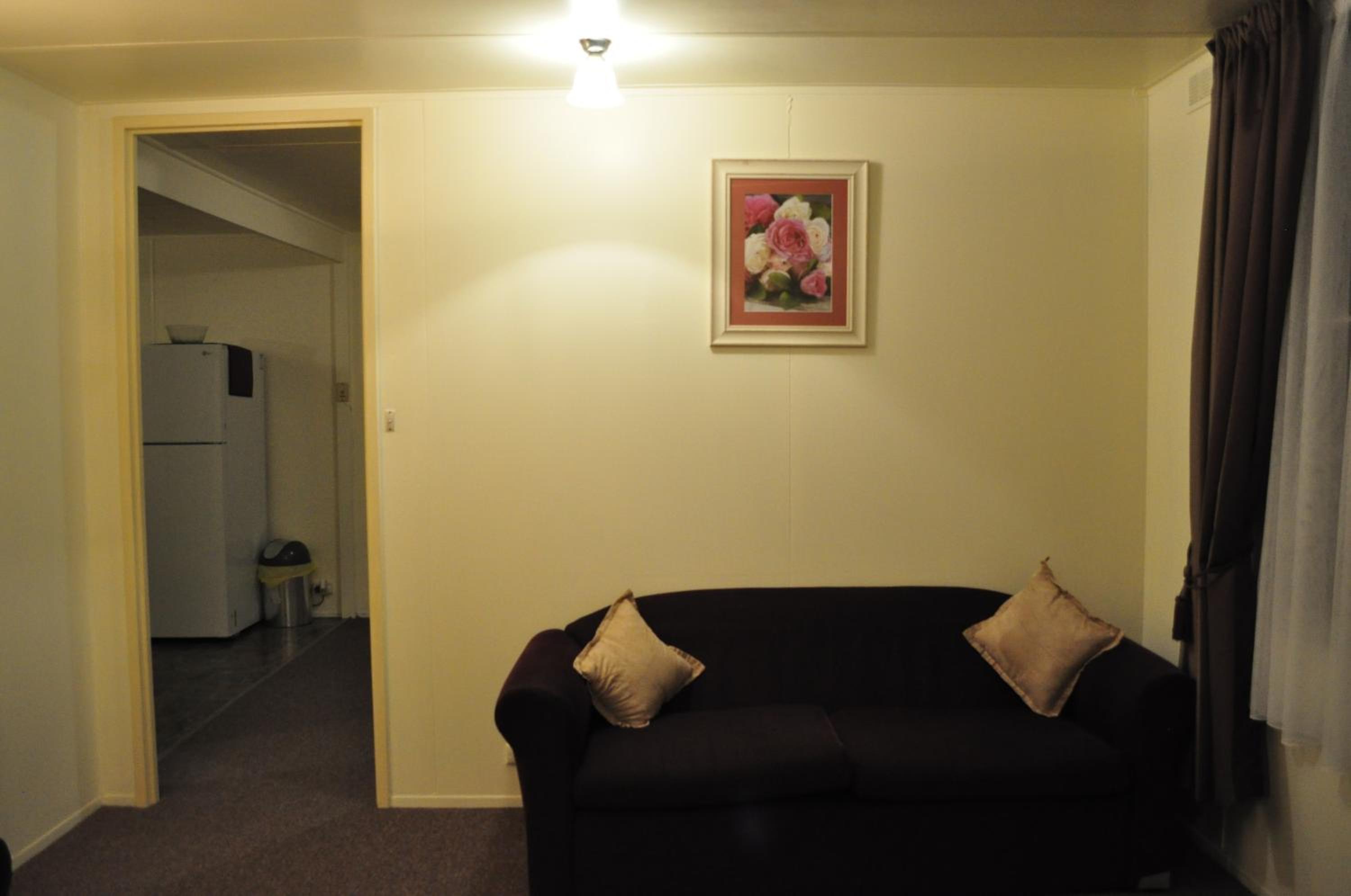 Two-Bedroom Cottage - Sarah photo 2