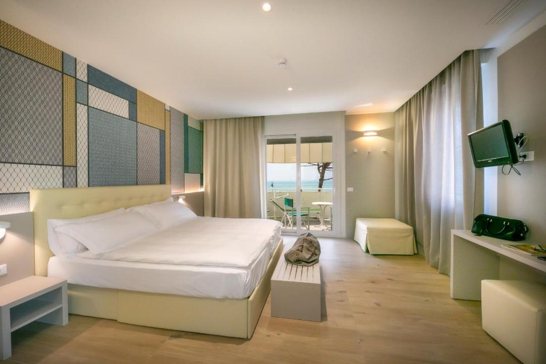 Deluxe Triple Room with Sea View photo 2