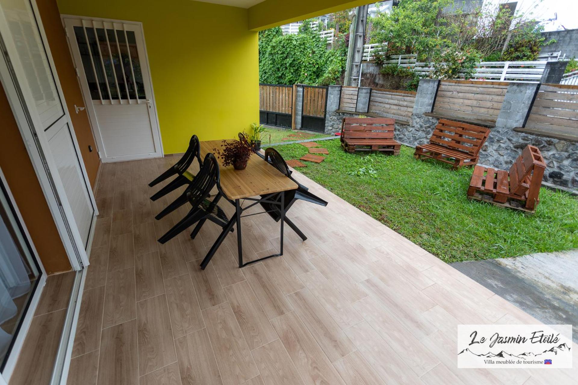 Three-Bedroom House photo 2