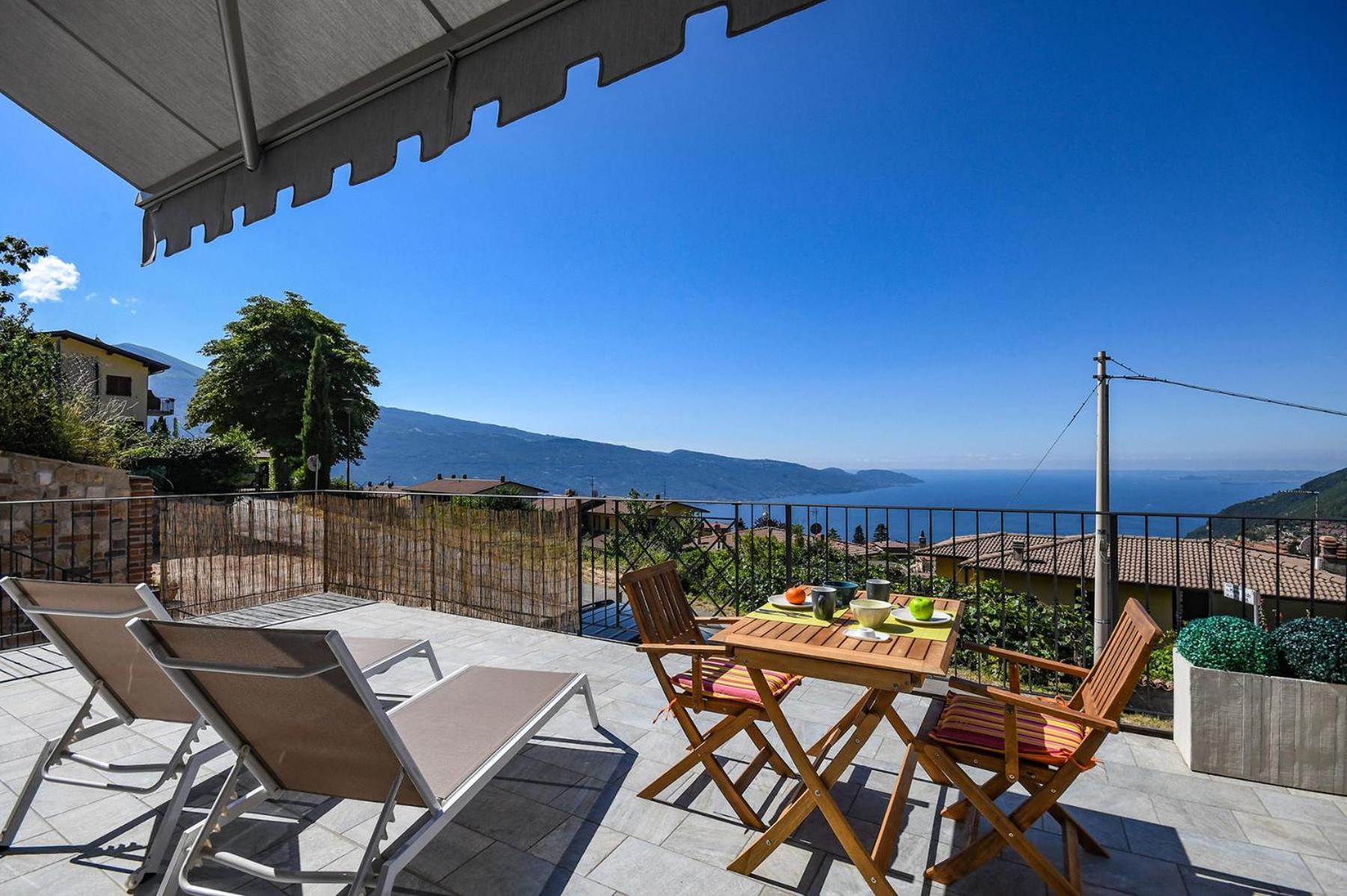 Apartment with Lake View photo 2
