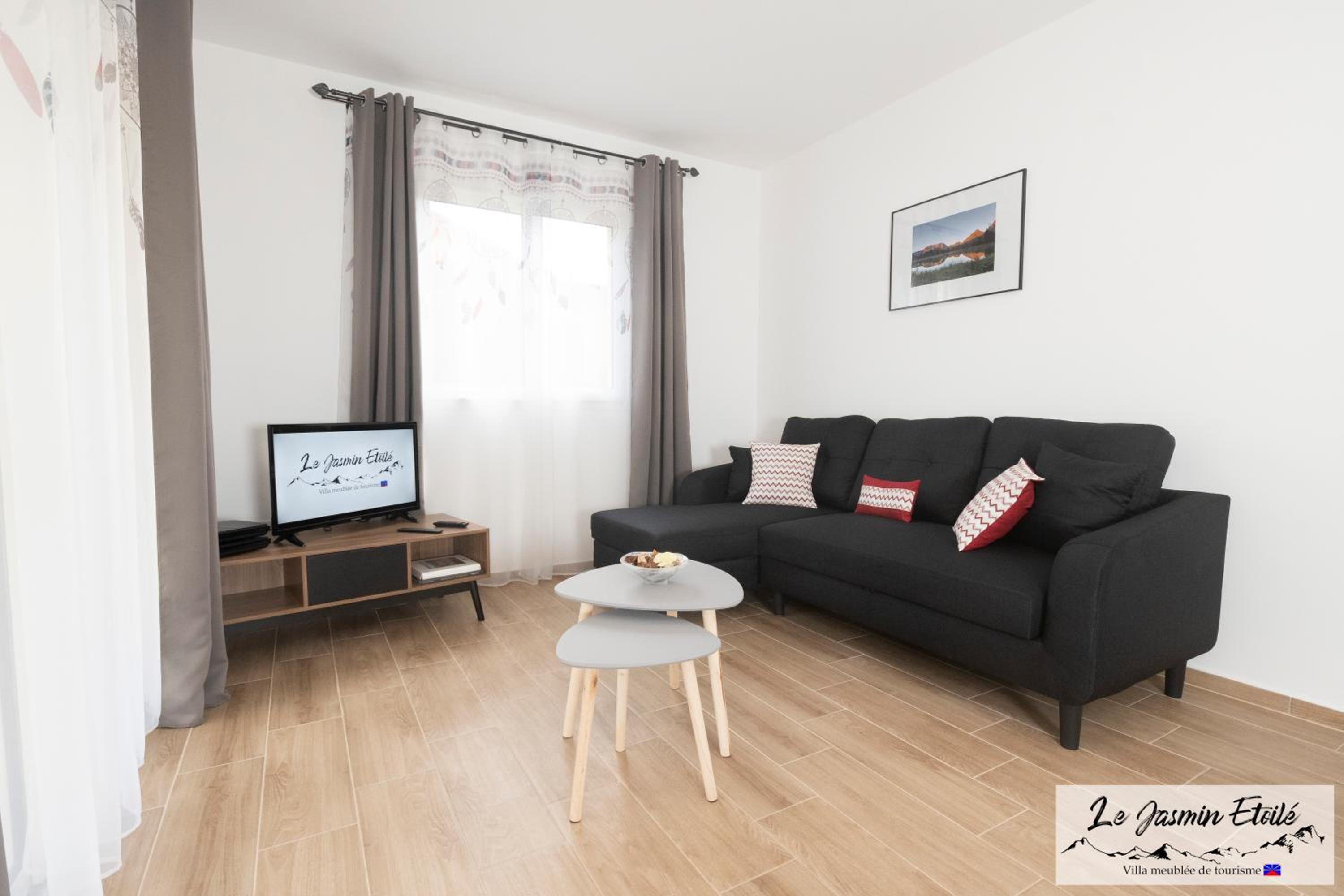 Three-Bedroom House photo 3