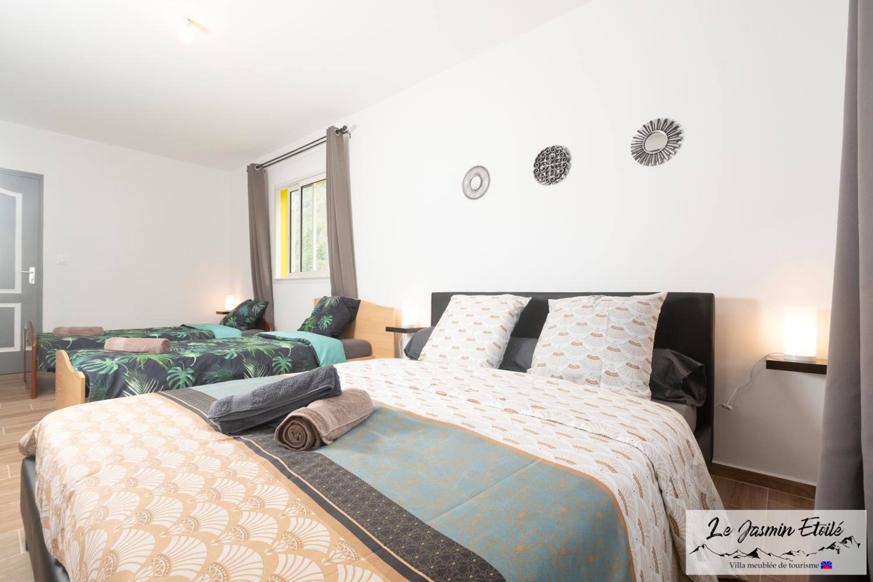 Three-Bedroom House photo 3
