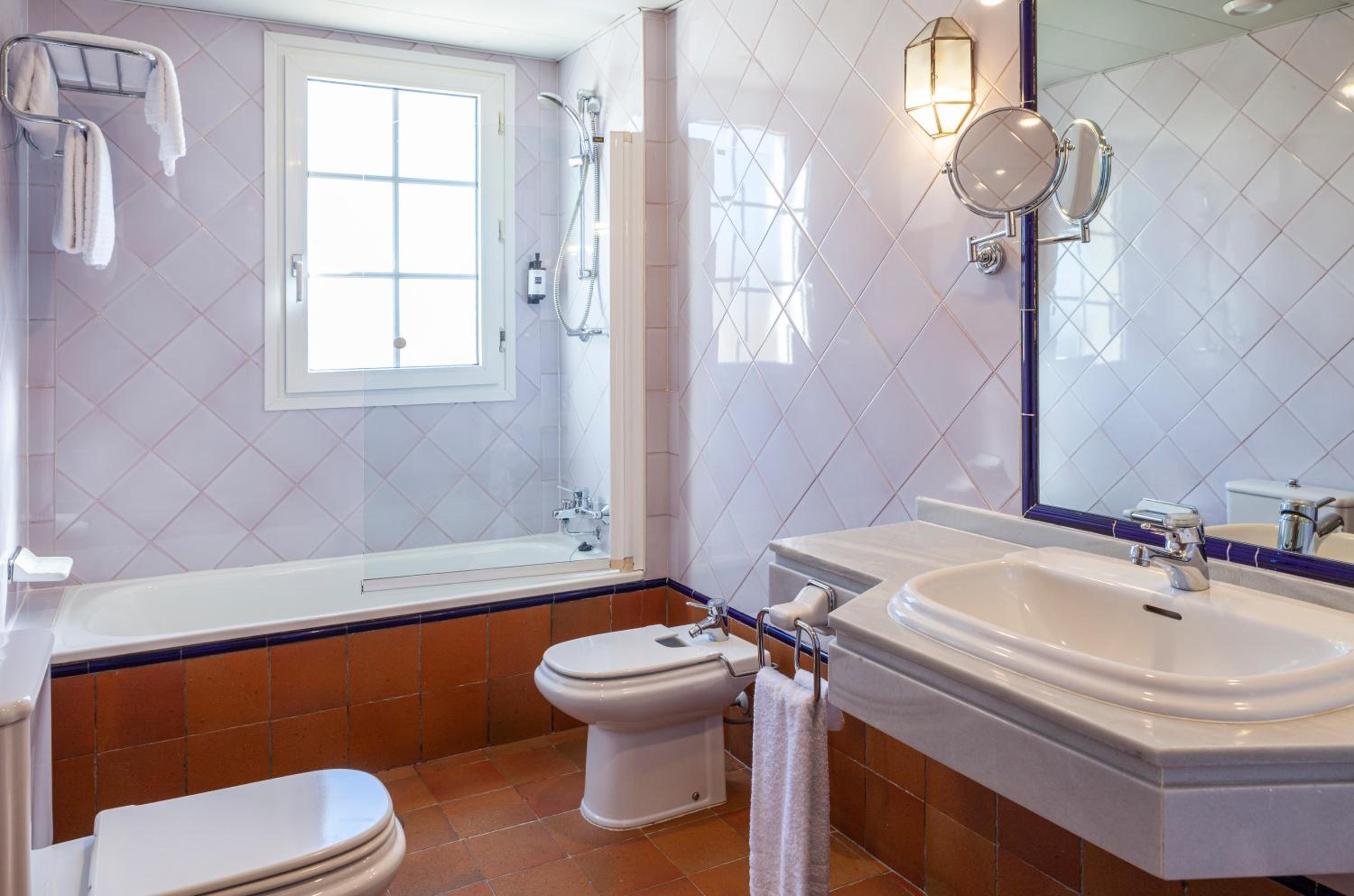 Double or Twin Room - Photo 6