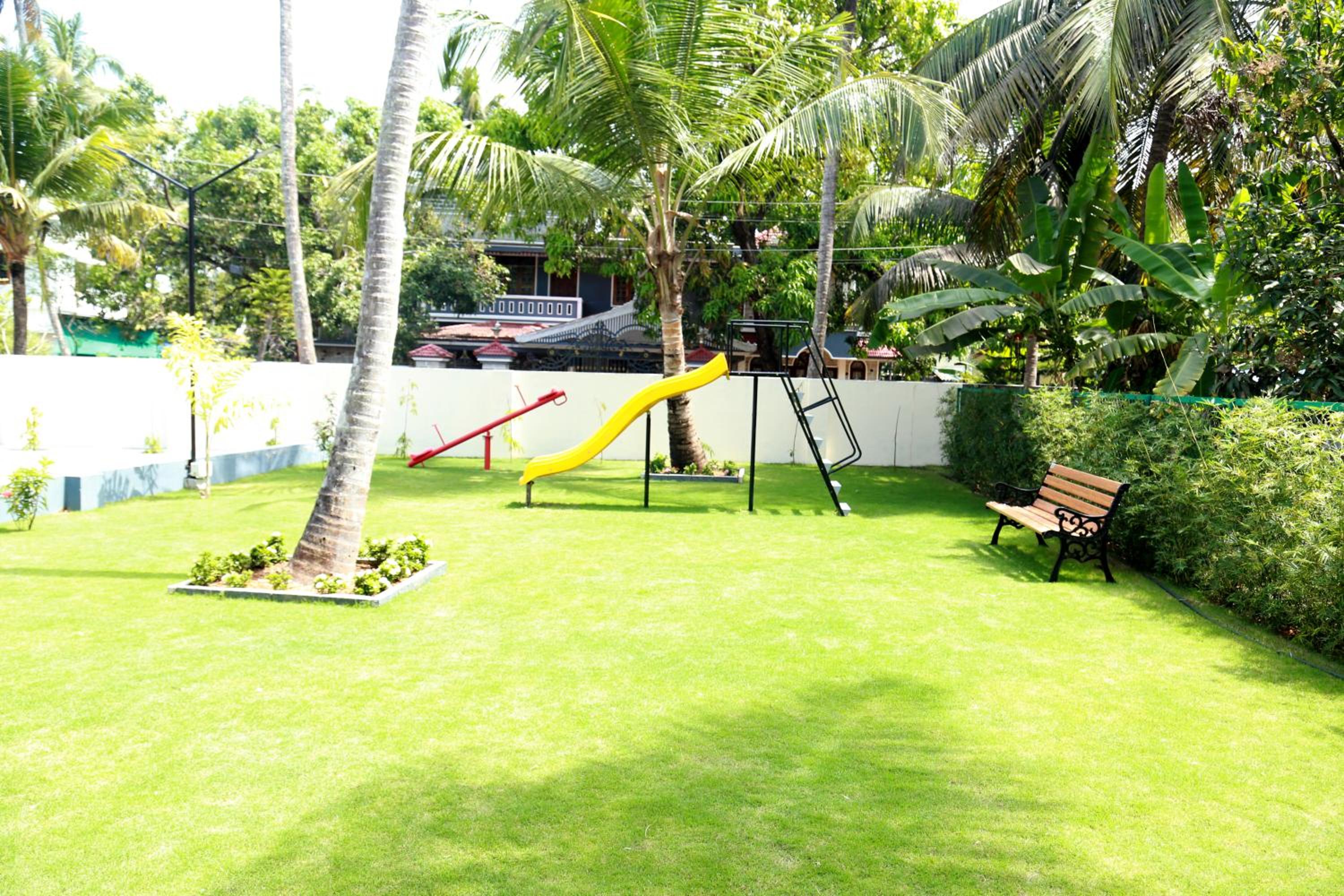 Deluxe Double Room with Extra Bed photo 3