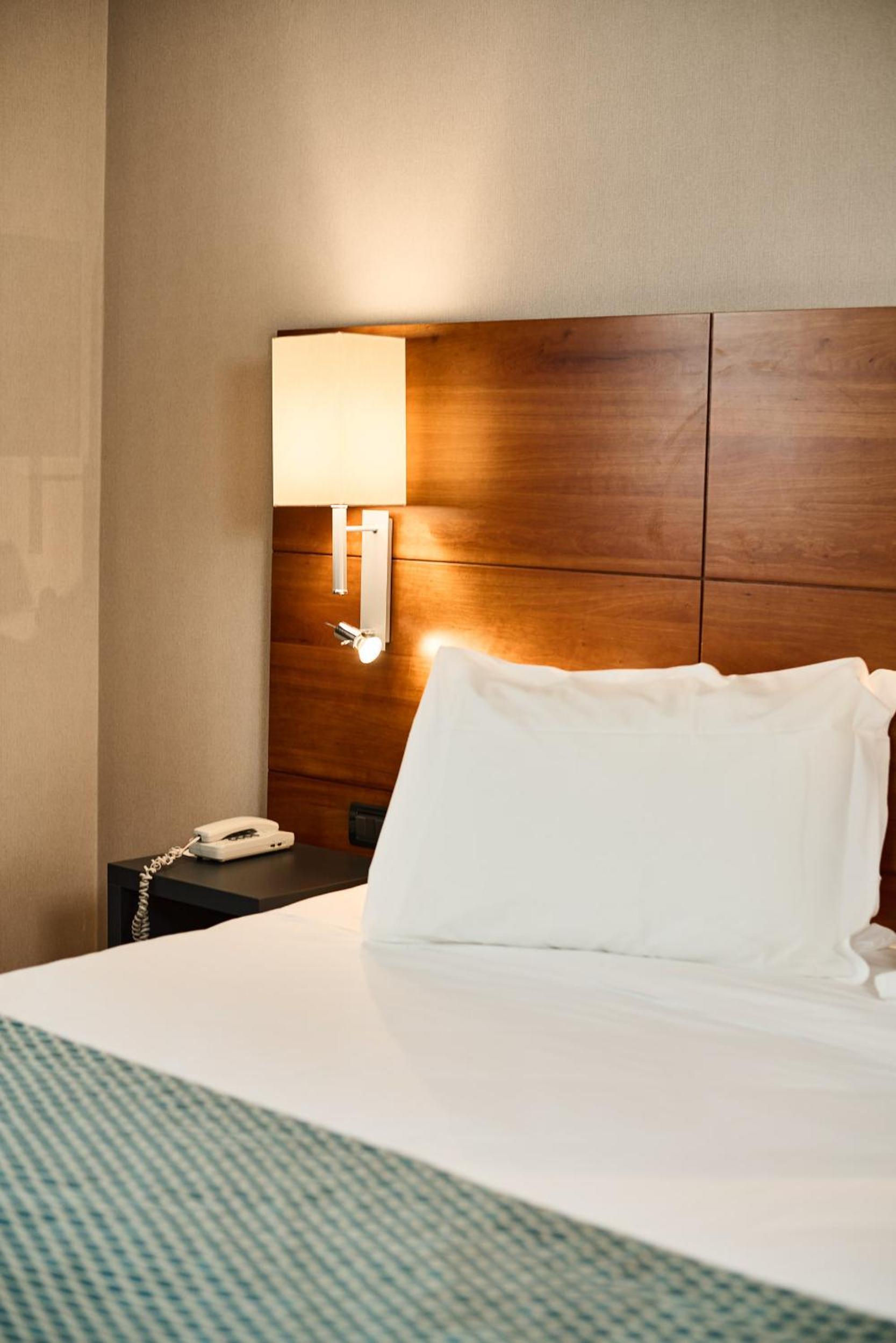 Double Room (1 Adult)