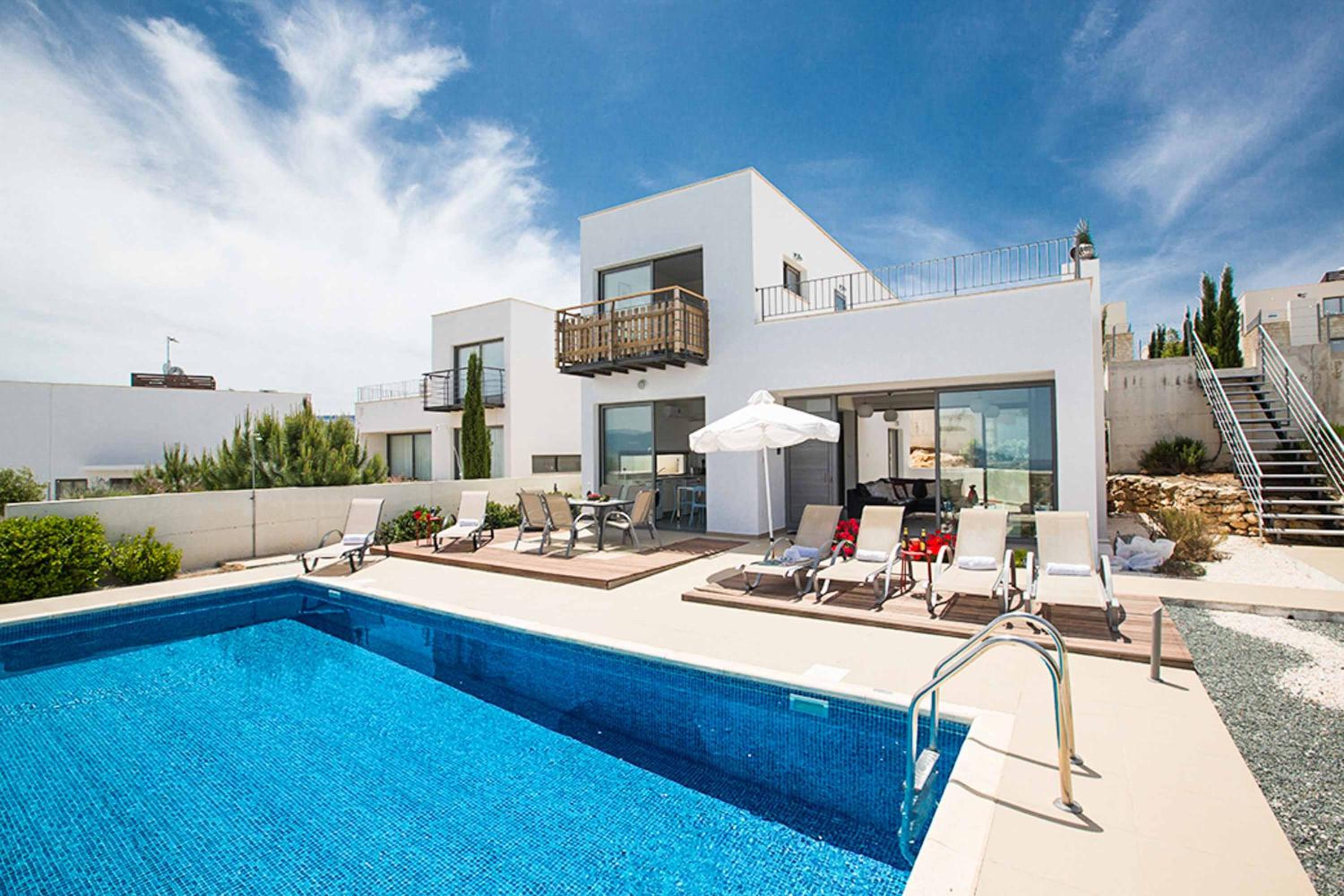 Three-Bedroom Villa photo 2