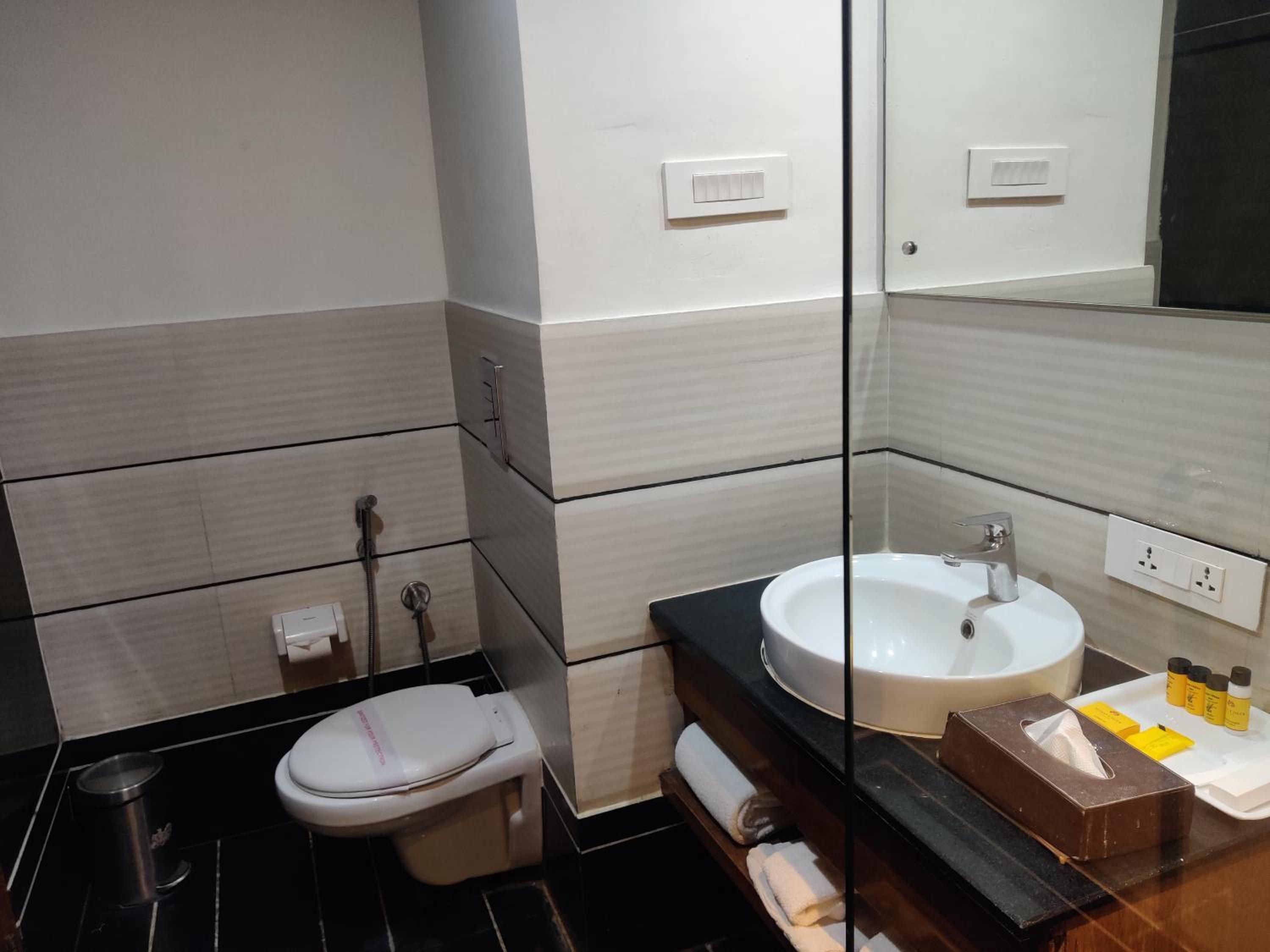 Deluxe Double Room with Balcony - Photo 2