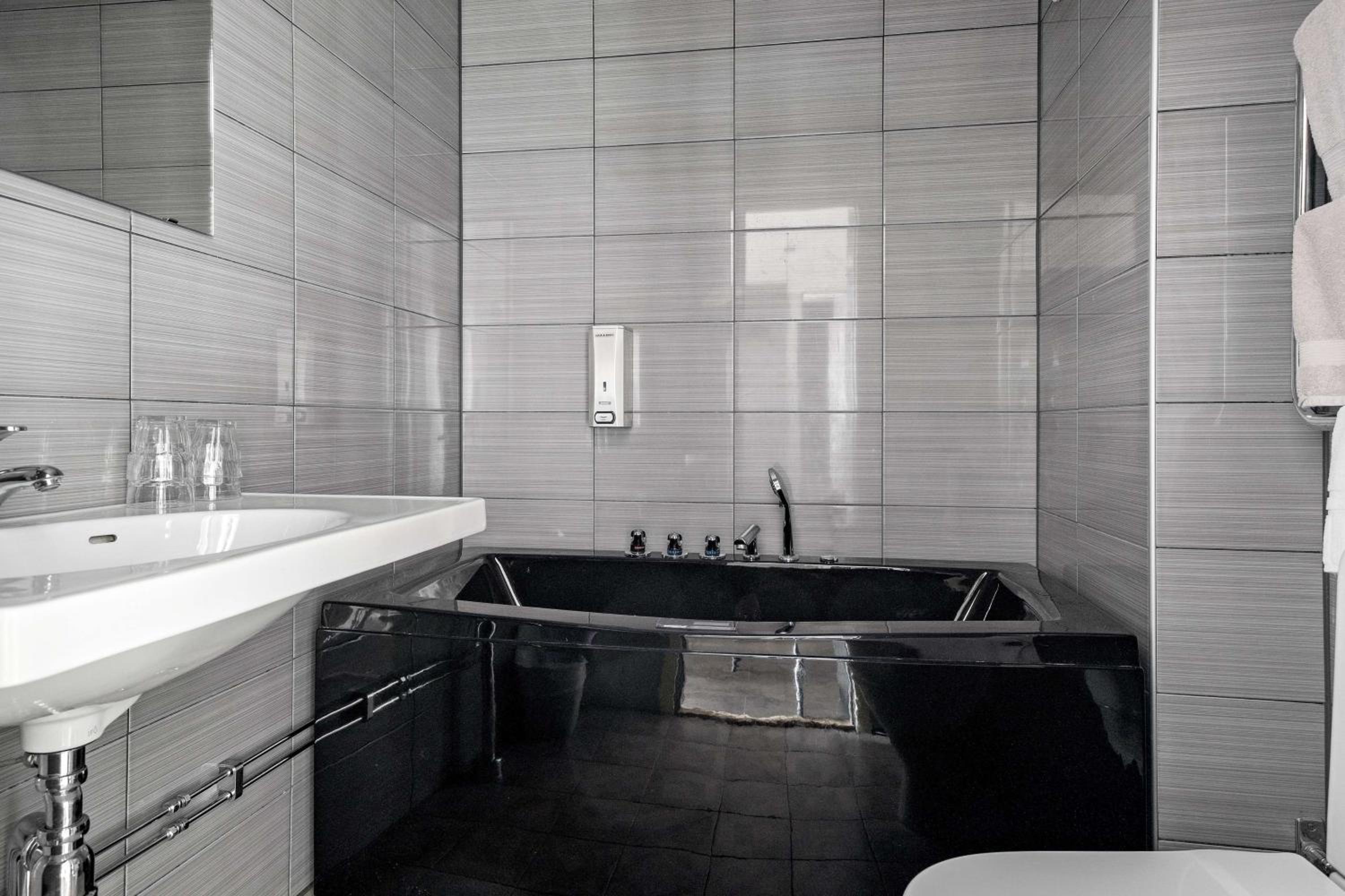 Queen Room With Spa Bath photo 2