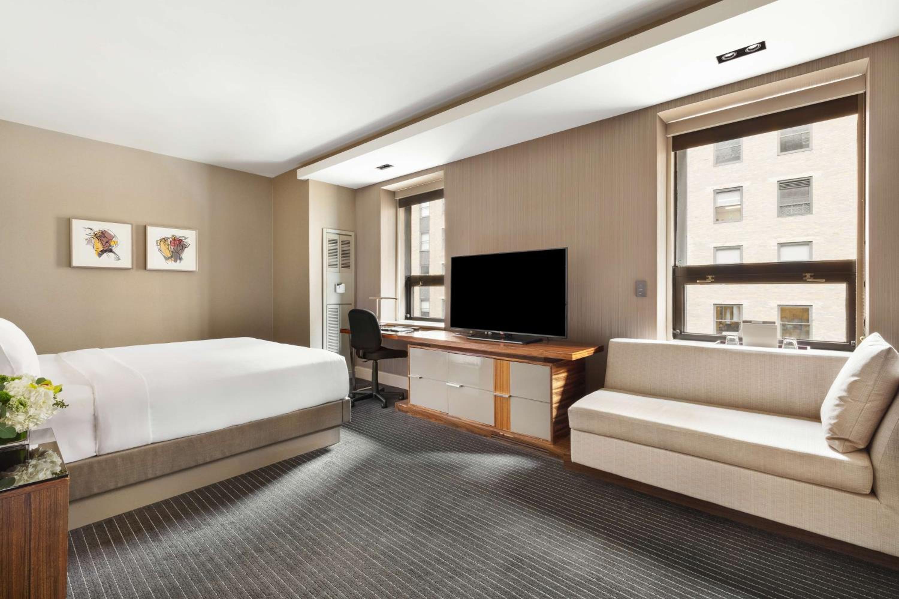 Deluxe King Room photo 2