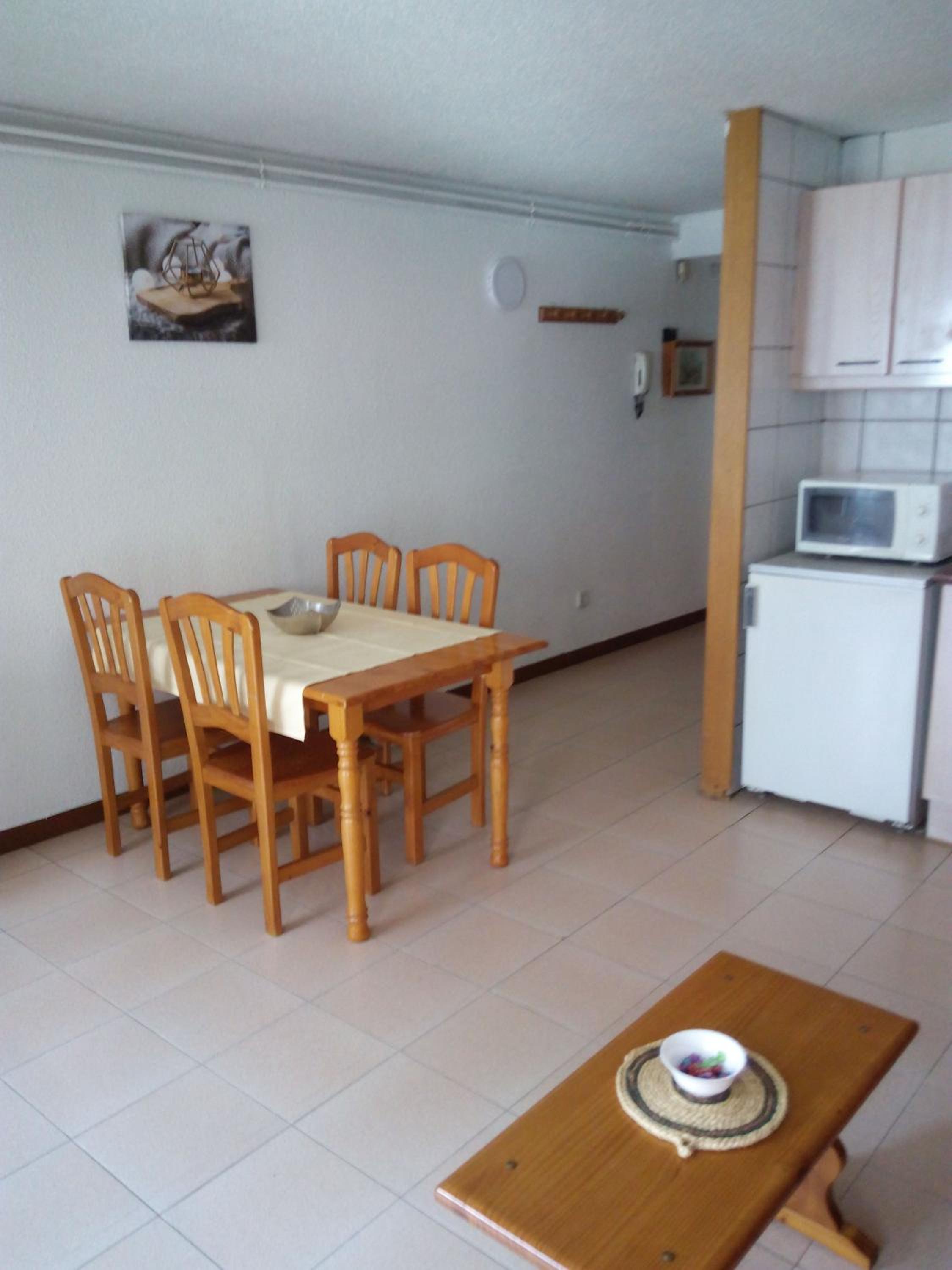 One-Bedroom Apartment with Balcony (3-4 Adults). photo 2