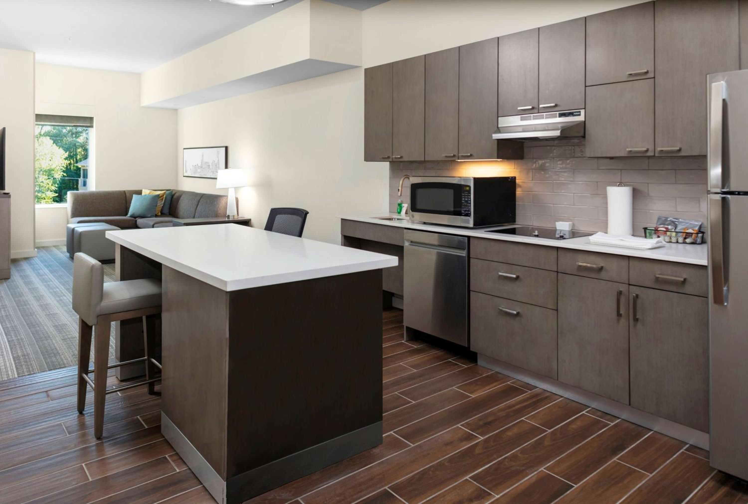 One-Bedroom King Suite with Kitchen, Sofa Bed and Accessible Tub - Photo 3