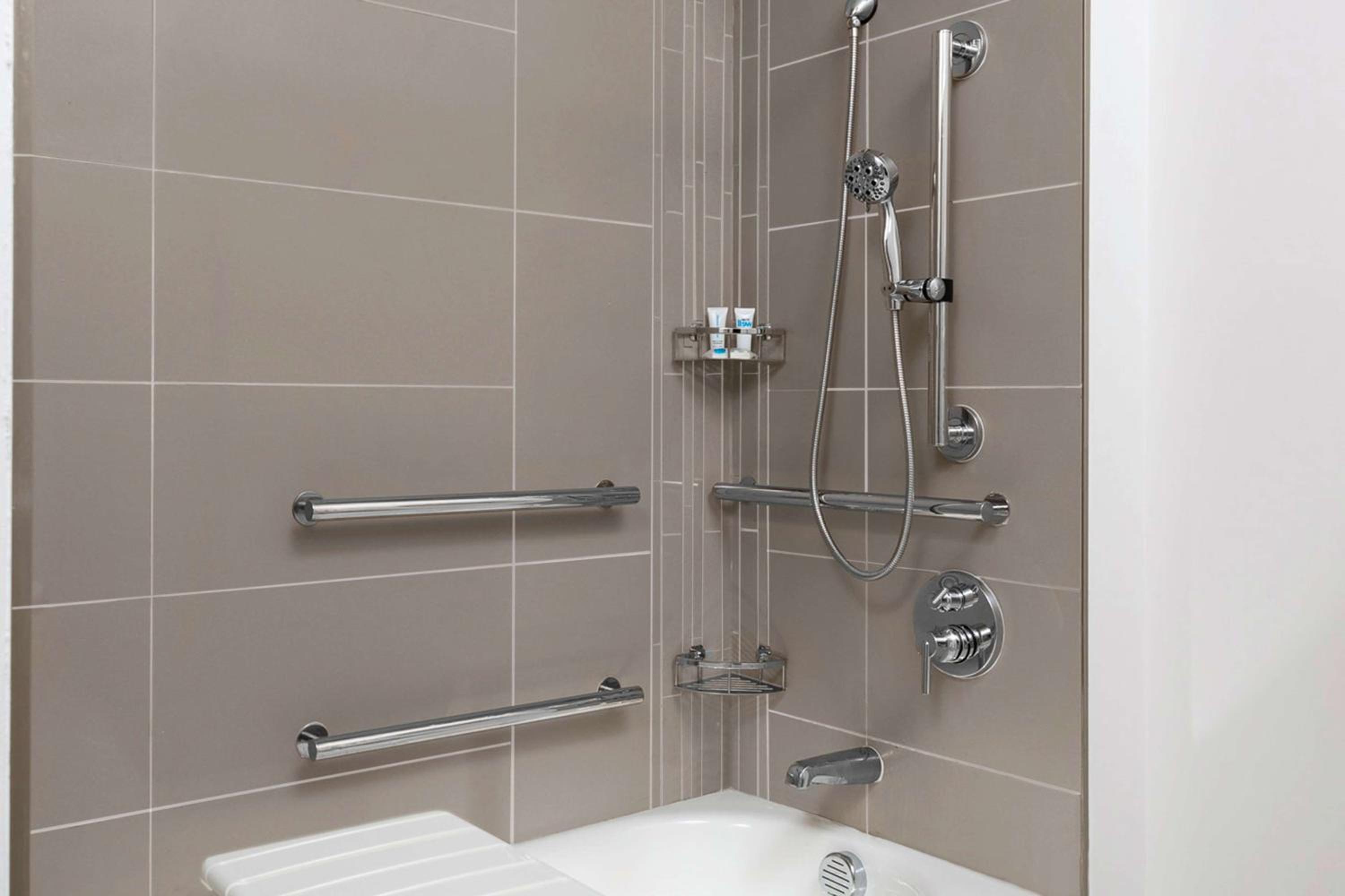 Queen Room with Two Queen Beds and Accessible Tub - Photo 2