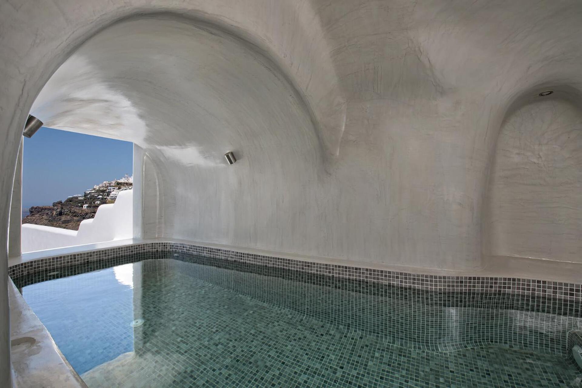Suite with Plunge Pool and Spa Bath - Photo 3