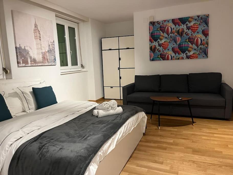 One-Bedroom Apartment photo 1