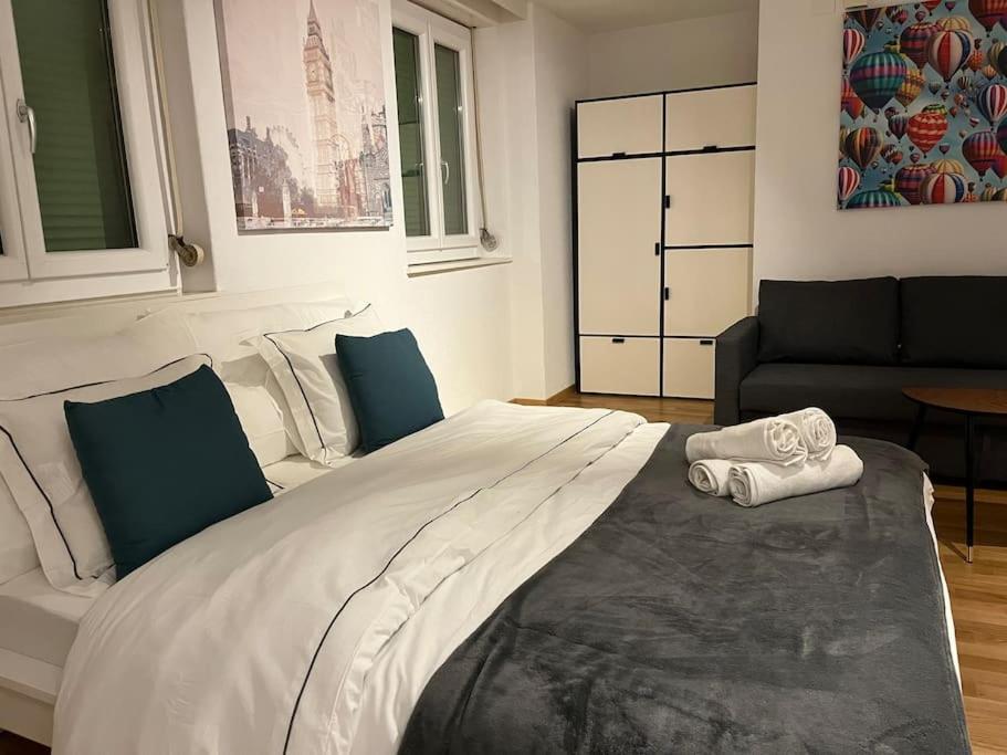 One-Bedroom Apartment photo 3