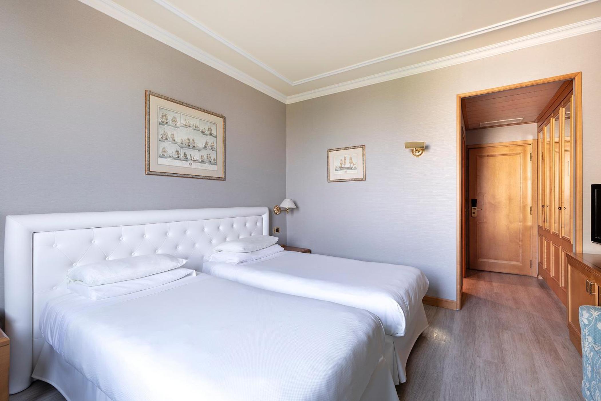 Superior Twin Room - Photo 1