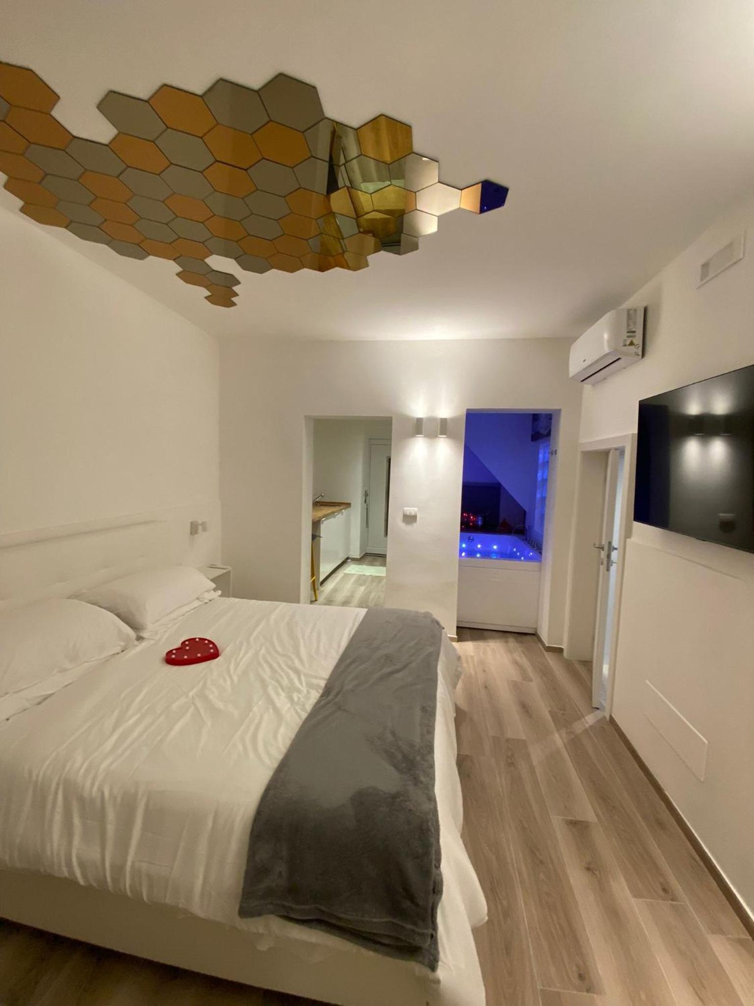 Queen Room with Spa Bath photo 2