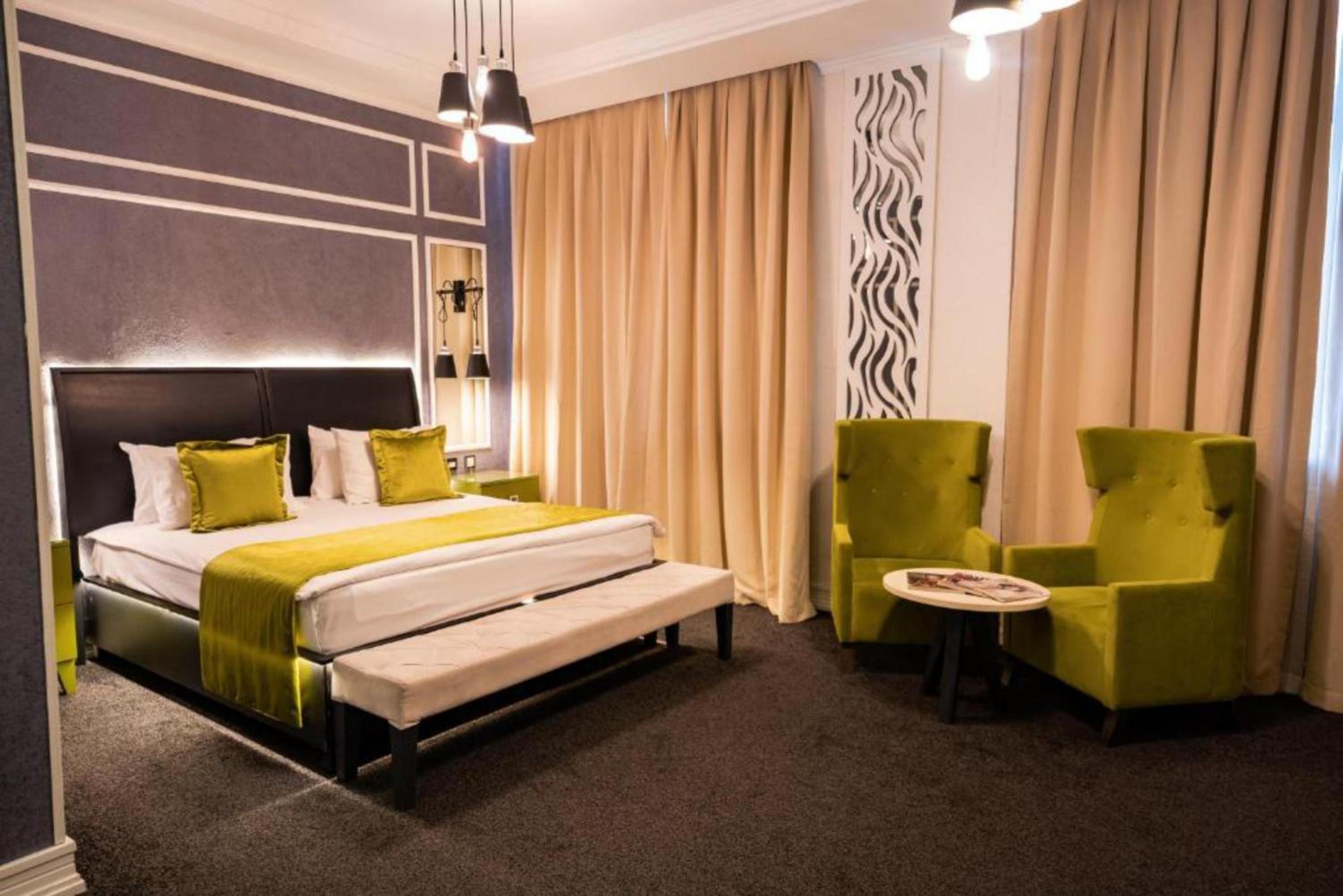 Double or Twin Room with City View photo 3