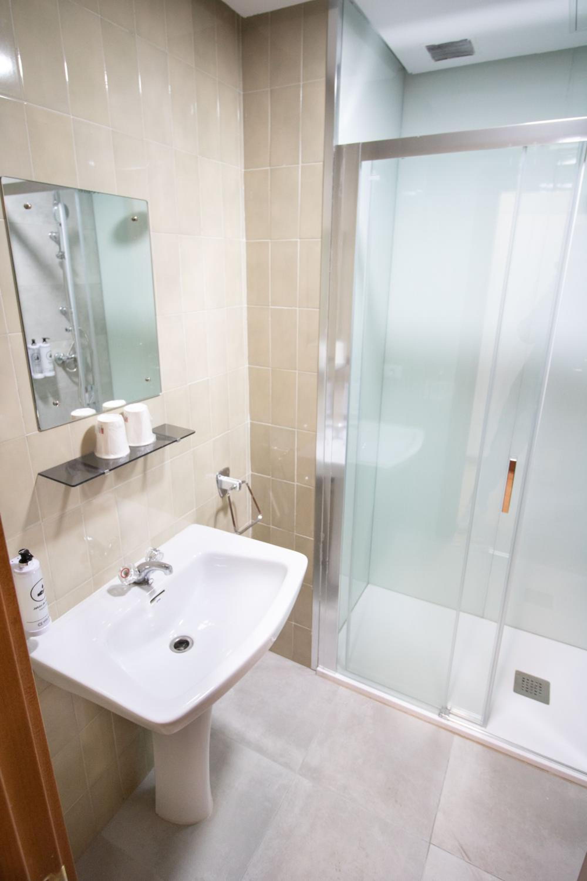 Budget Double Room photo 3