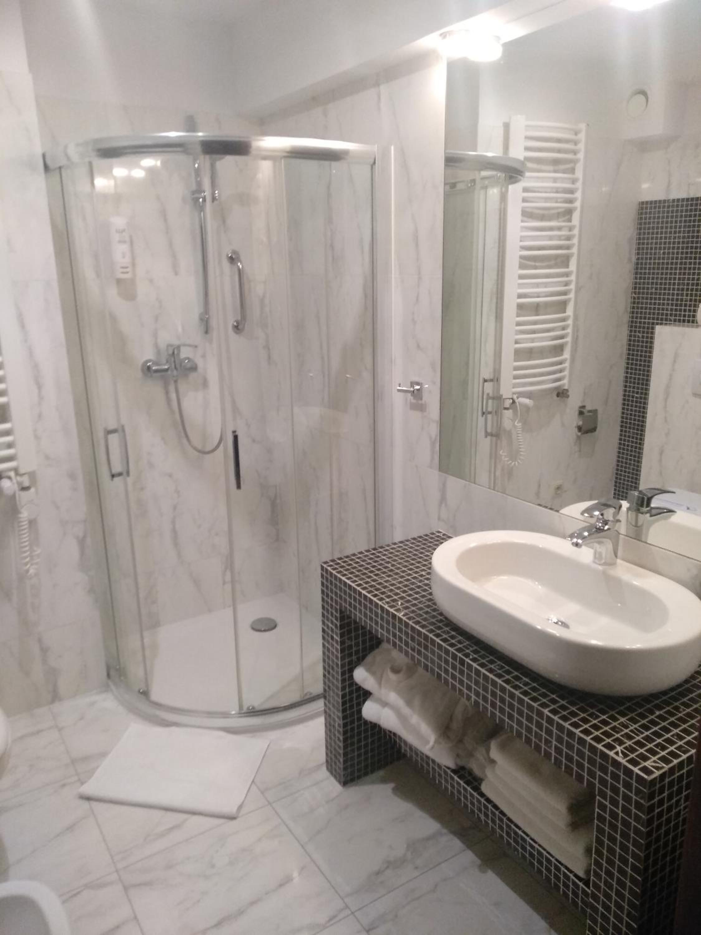 Deluxe Double or Twin Room photo 2