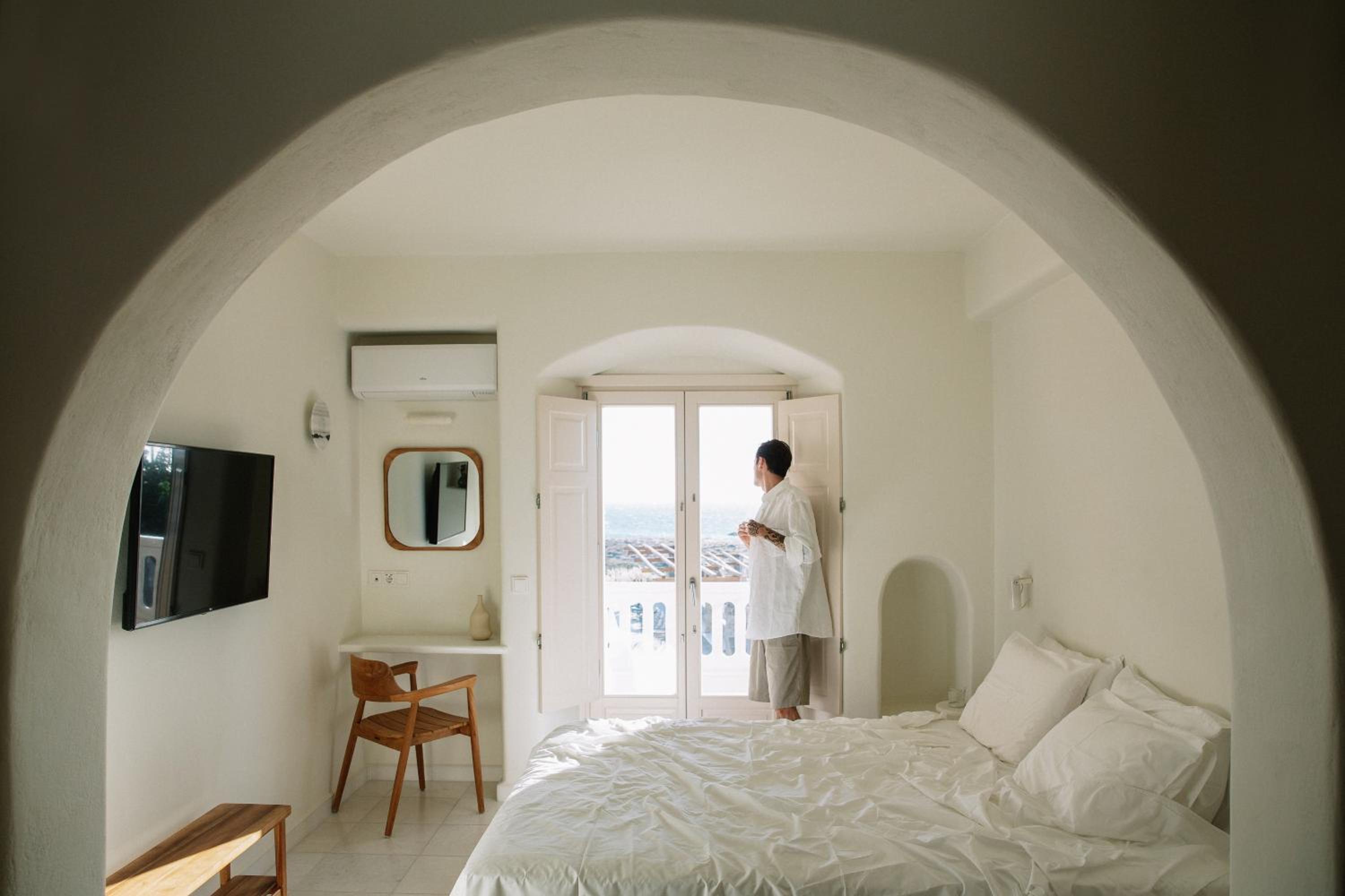 Deluxe Sea View Suite - Photo 3
