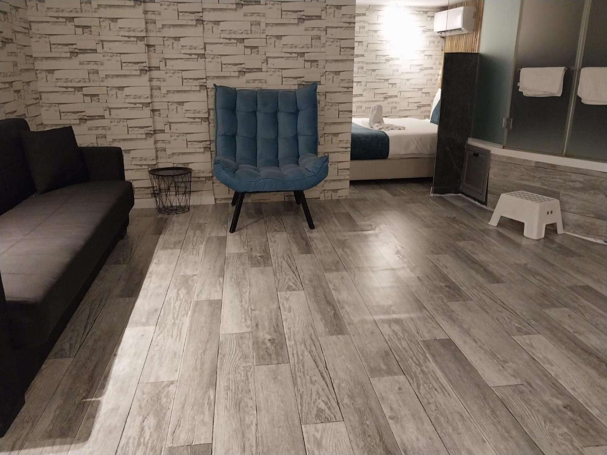 Suite with Spa Bath - Photo 3