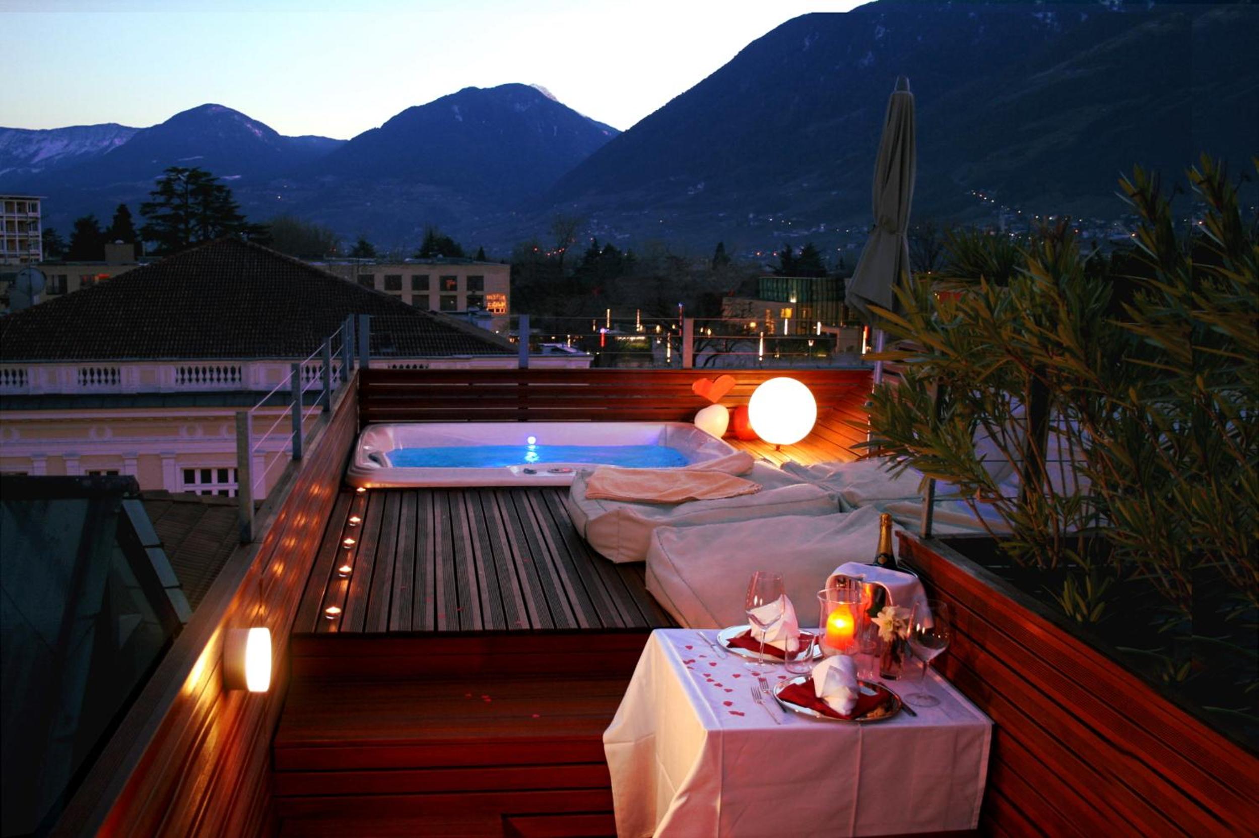 Loft Suite with Hot Tub - Photo 7