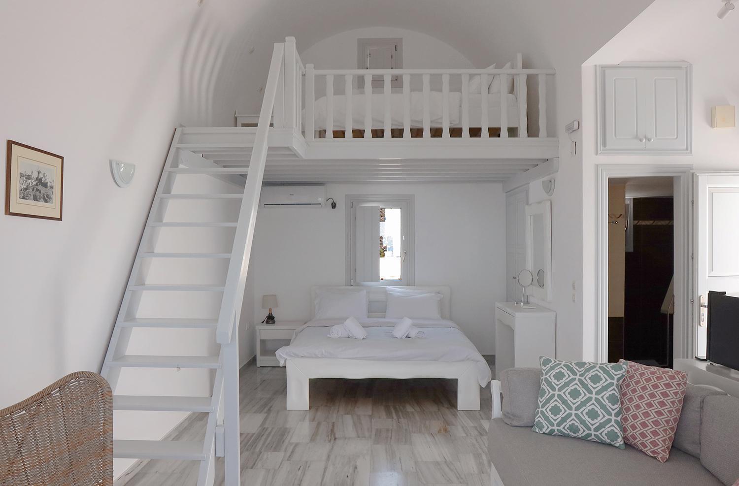 Premier Suite with Sea View - Photo 12