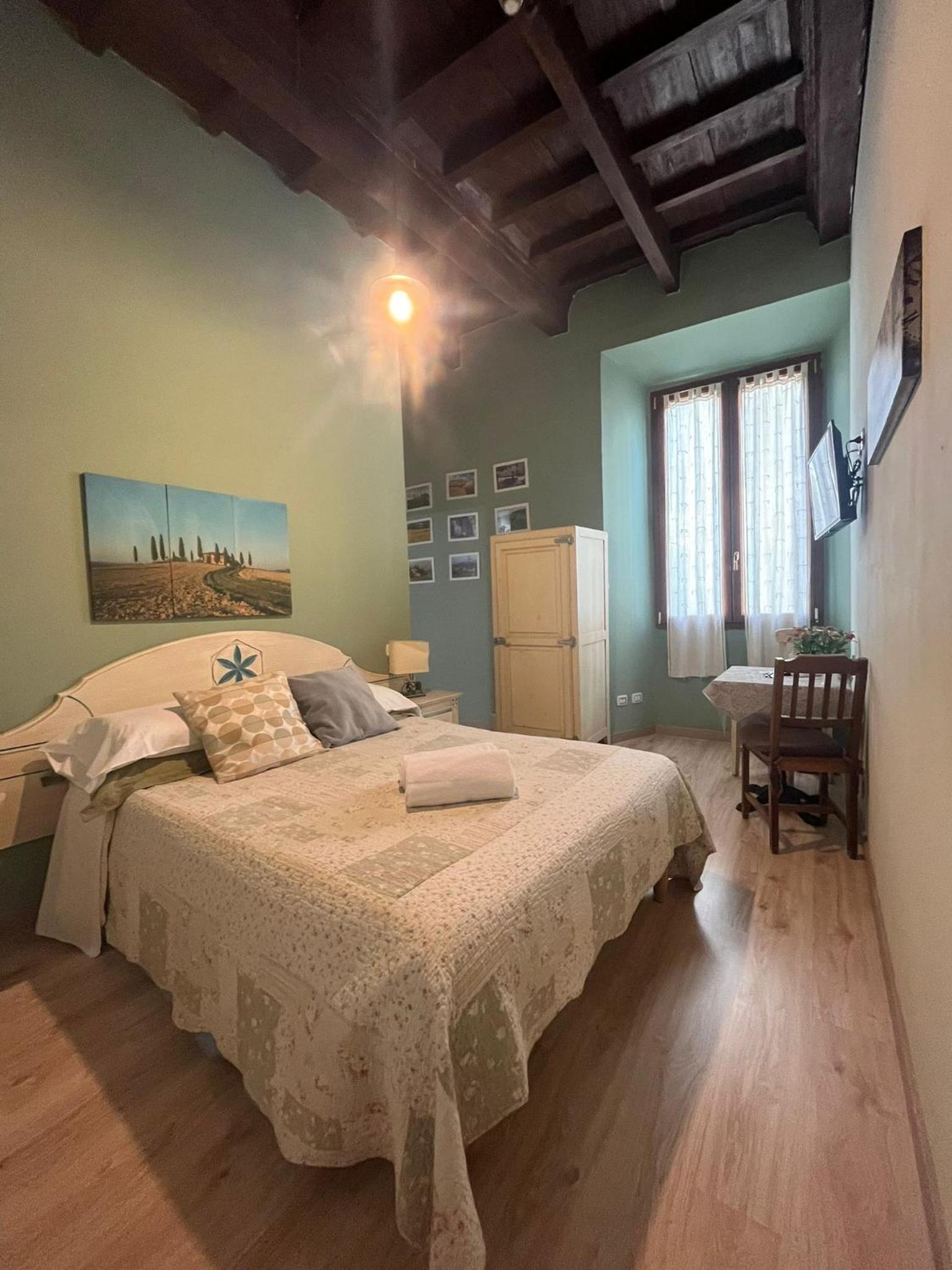 Small Double Room photo 1