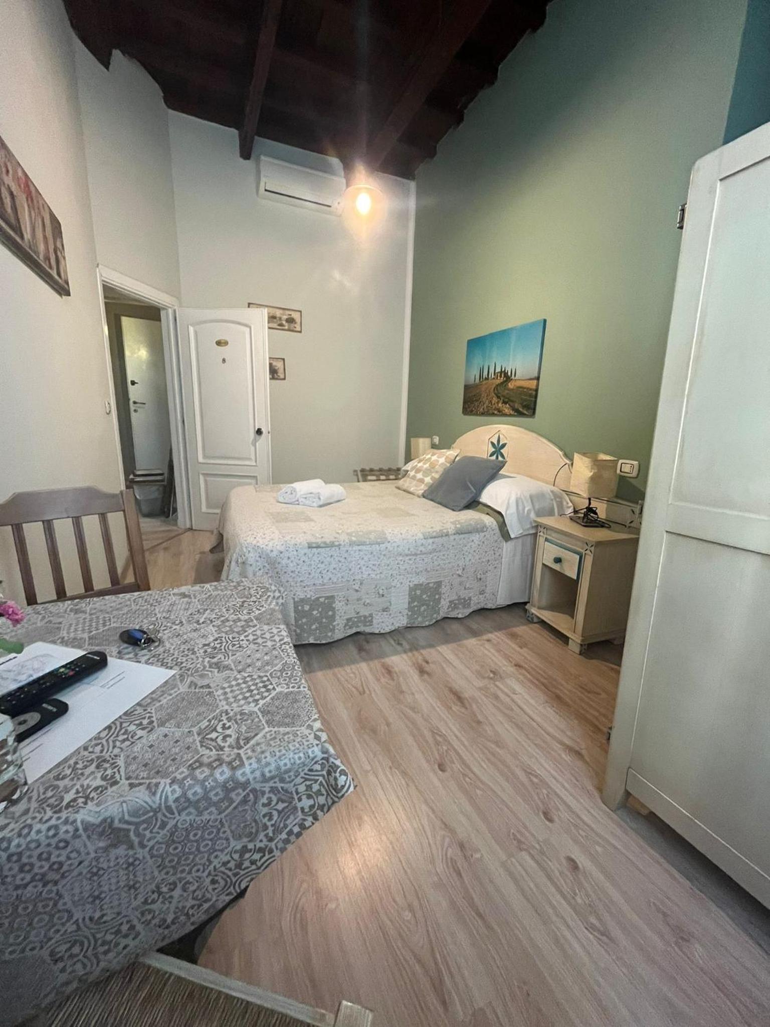 Small Double Room photo 2