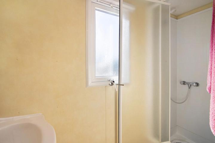 One-Bedroom House - Photo 28