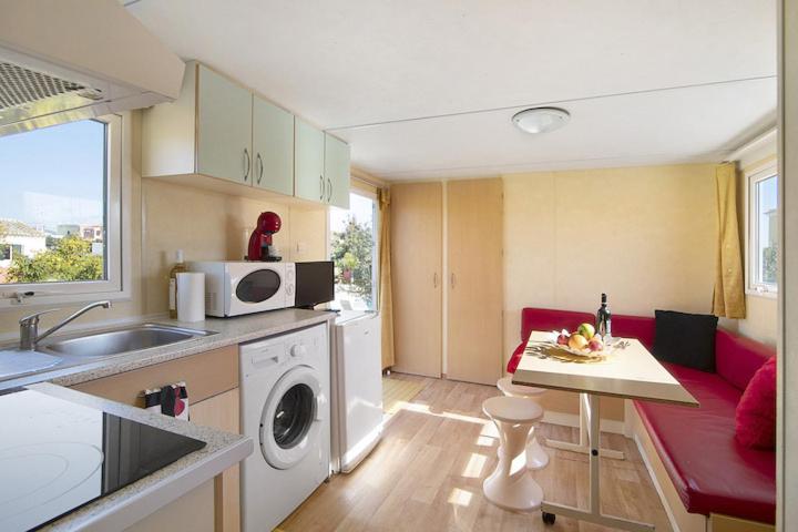 One-Bedroom House - Photo 14
