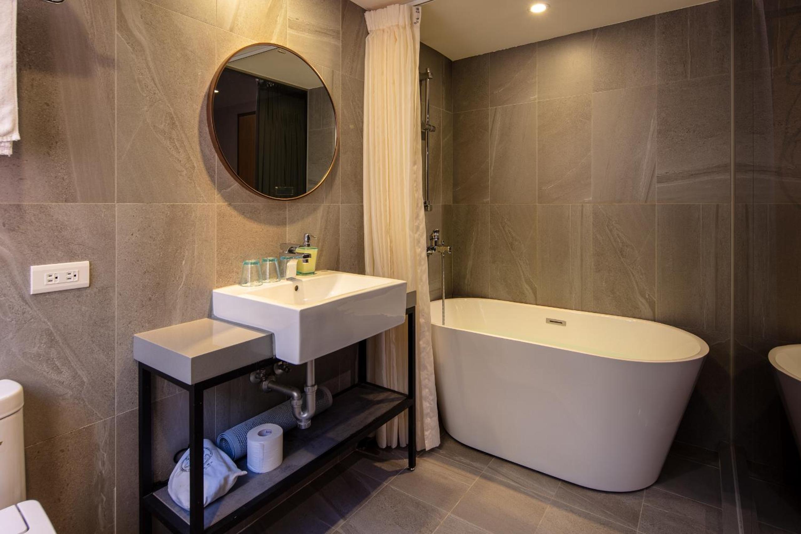 Deluxe Double Room with Bathtub photo 2
