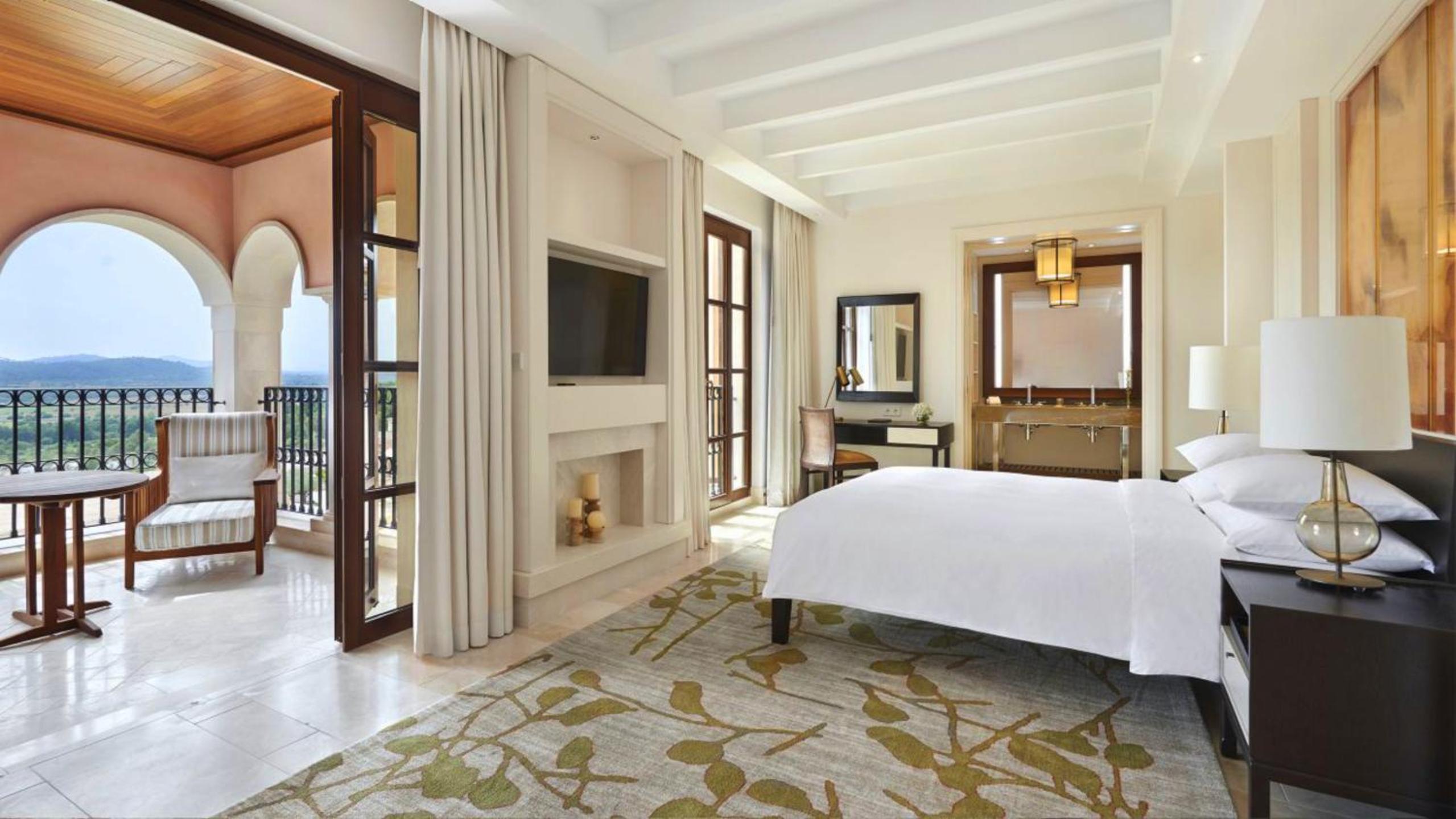 Junior Suite with Resort View