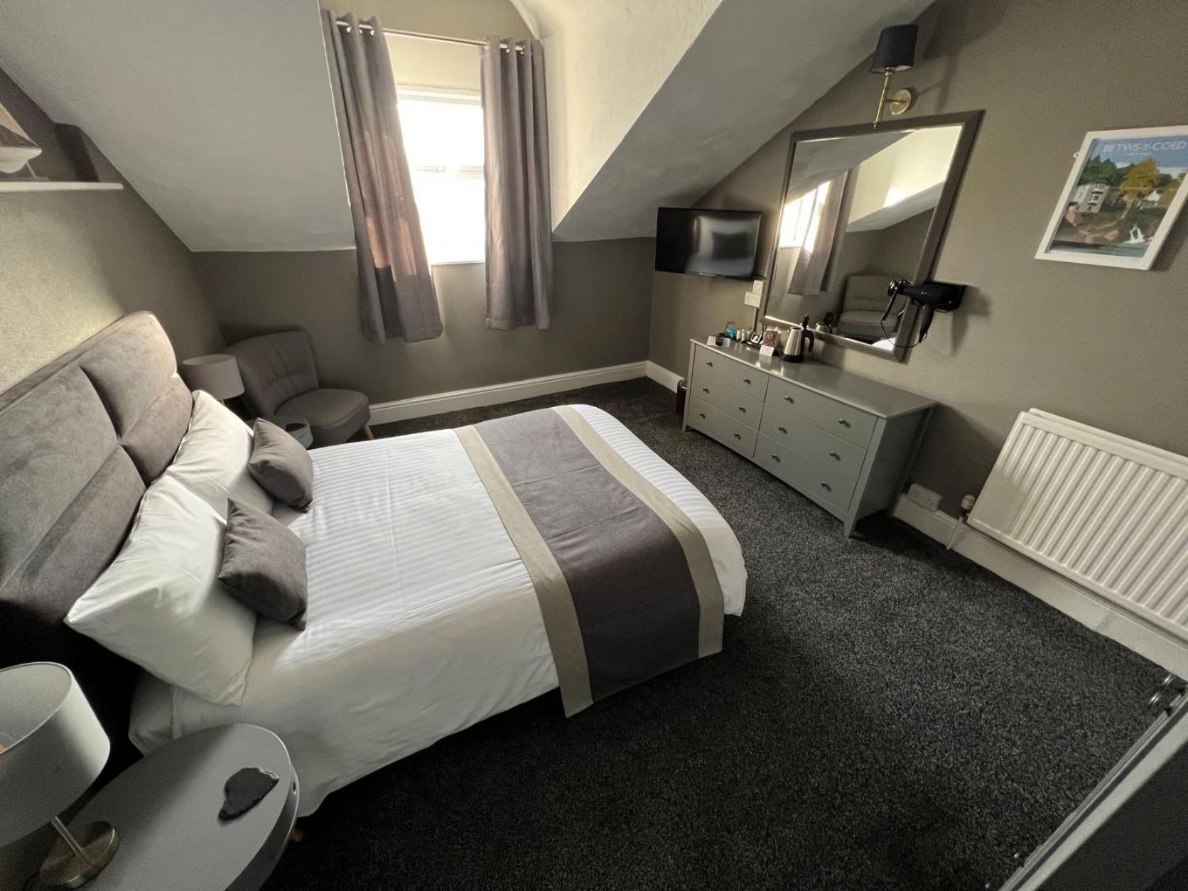Double Room with Private Bathroom