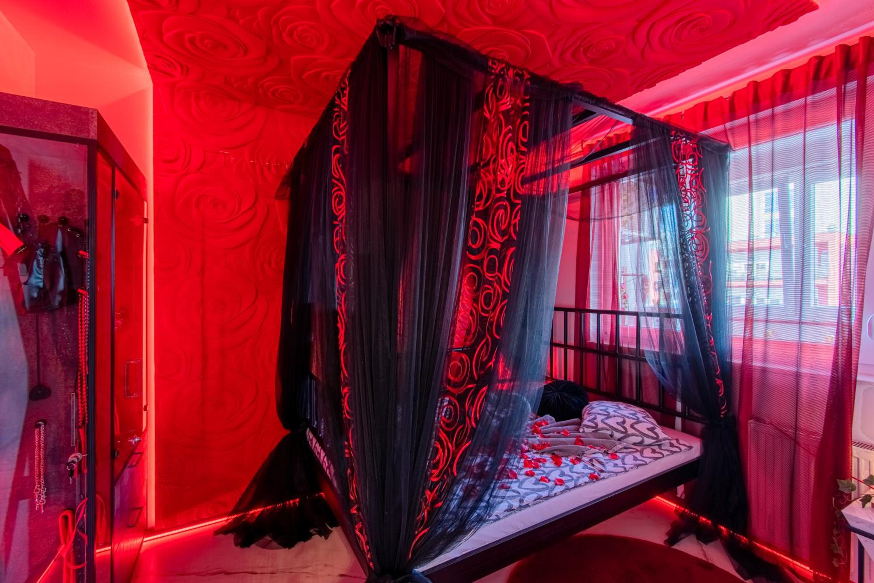 One-Bedroom Apartment - Photo 26
